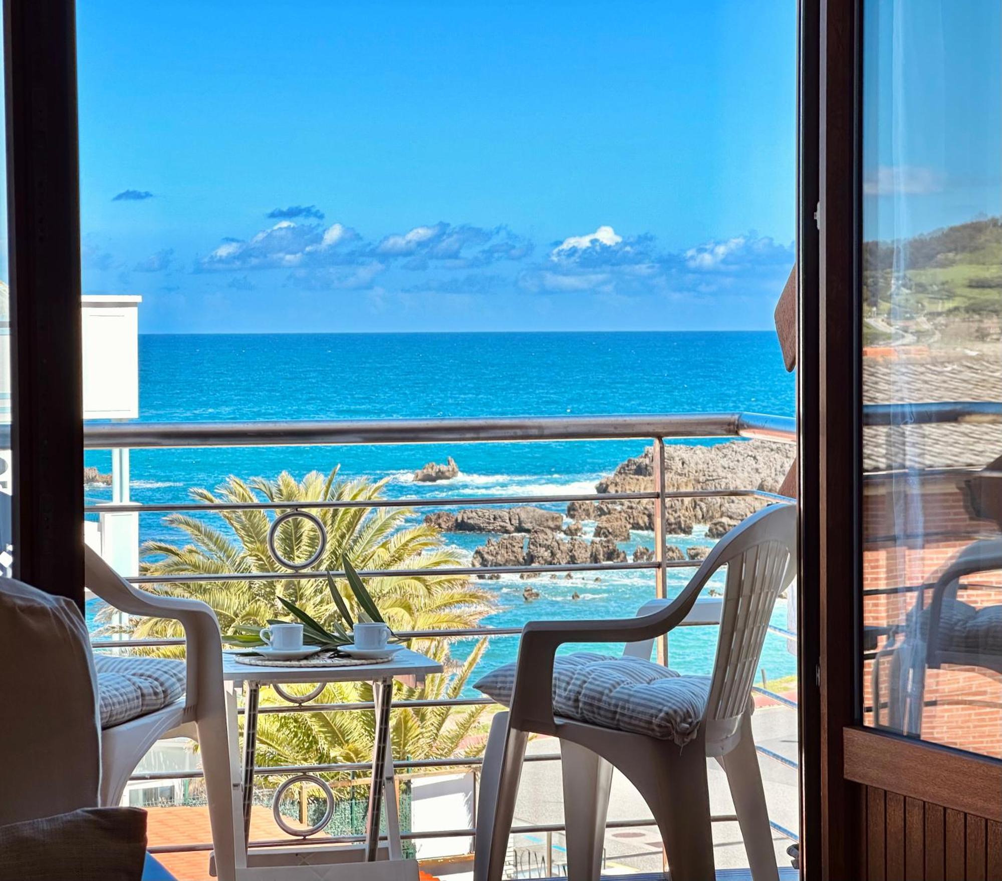 Apartamento de 1 dormitorio con balcón y vistas al mar