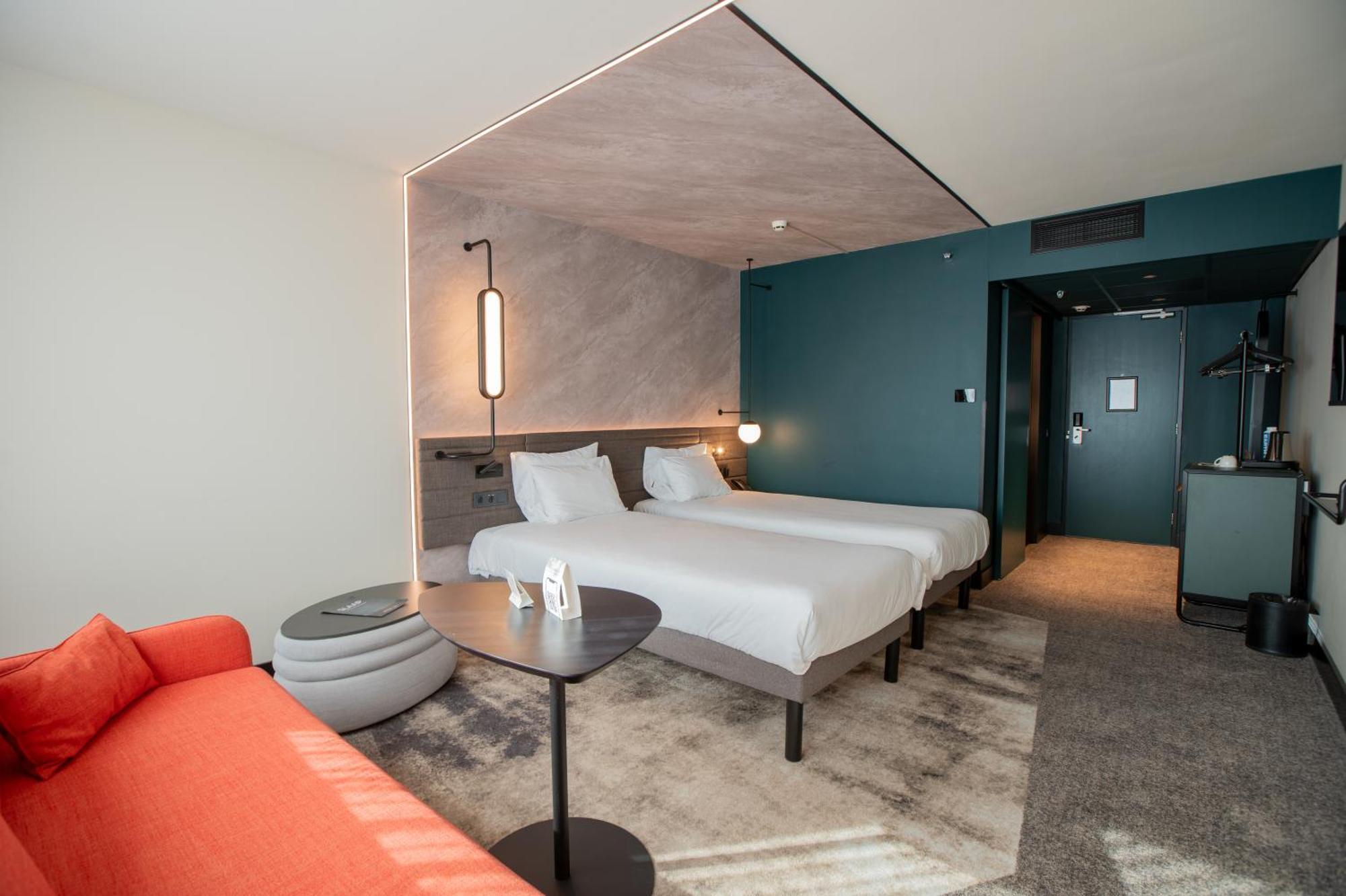 Habitación Doble Superior con 2 camas individuales y sofá cama