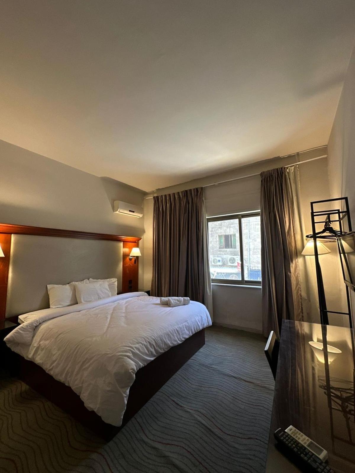 Deluxe Double or Twin Room with City View,1585471885:JPEG