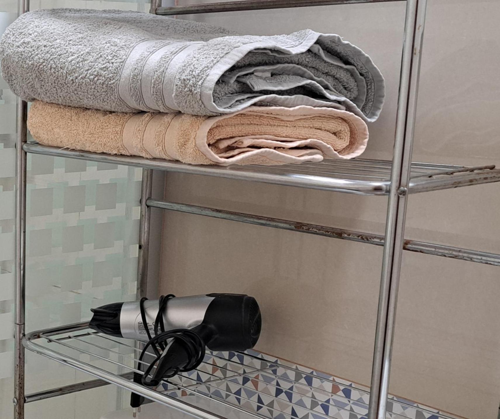 Quarto Triplo com Banheiro Privativo