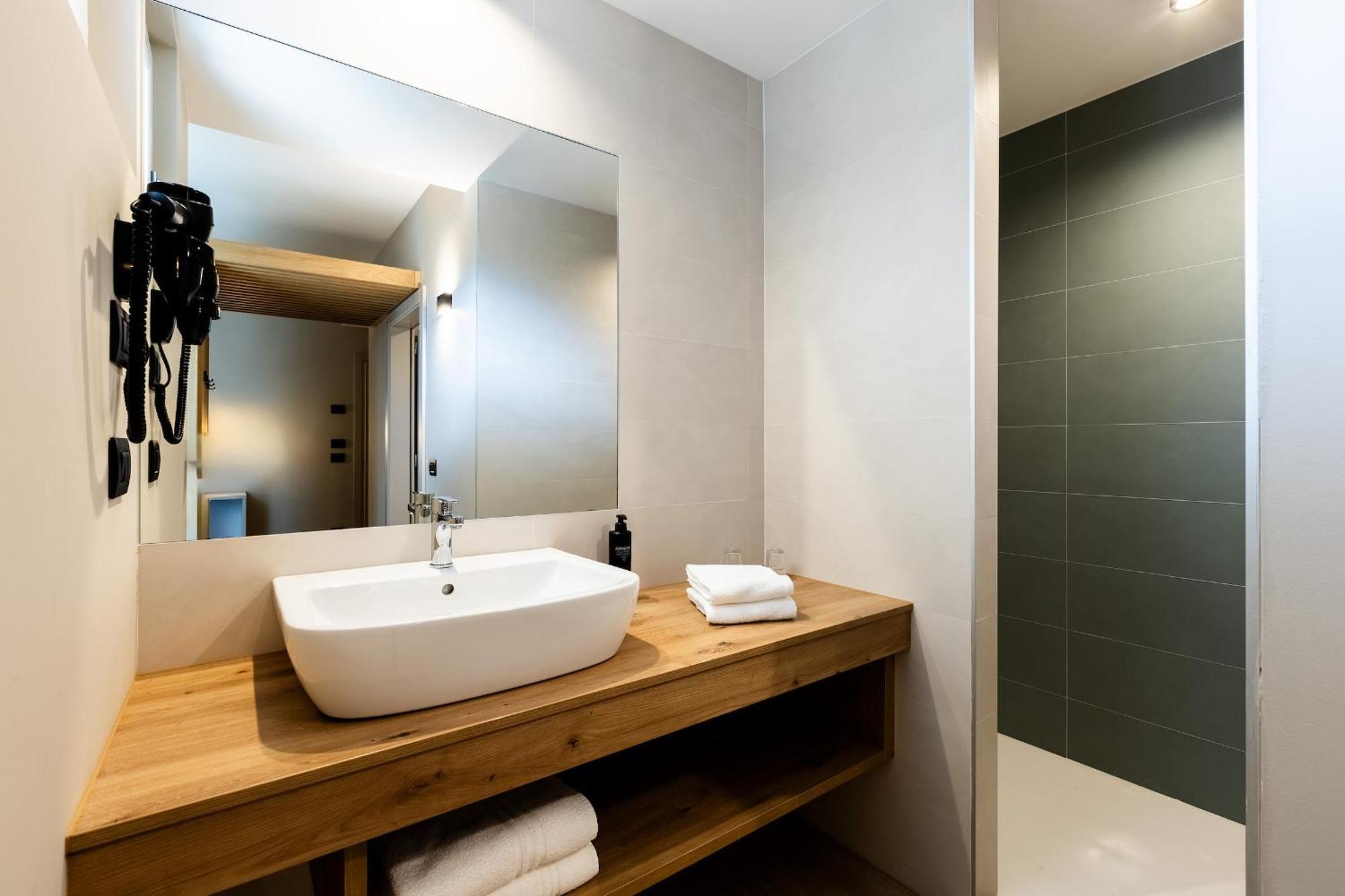 Deluxe Doppel-/Zweibettzimmer mit Balkon
