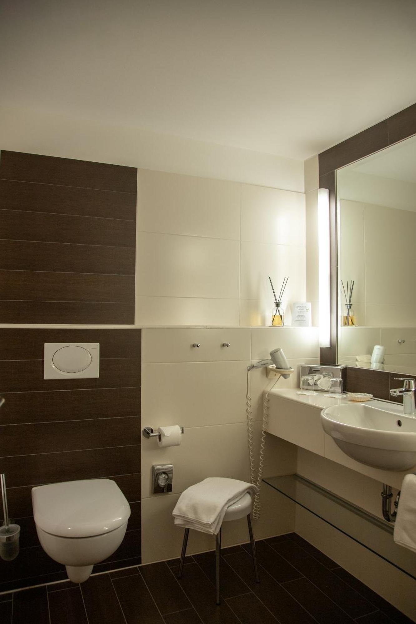 Doppelzimmer Innenhof,1586825873:JPEG