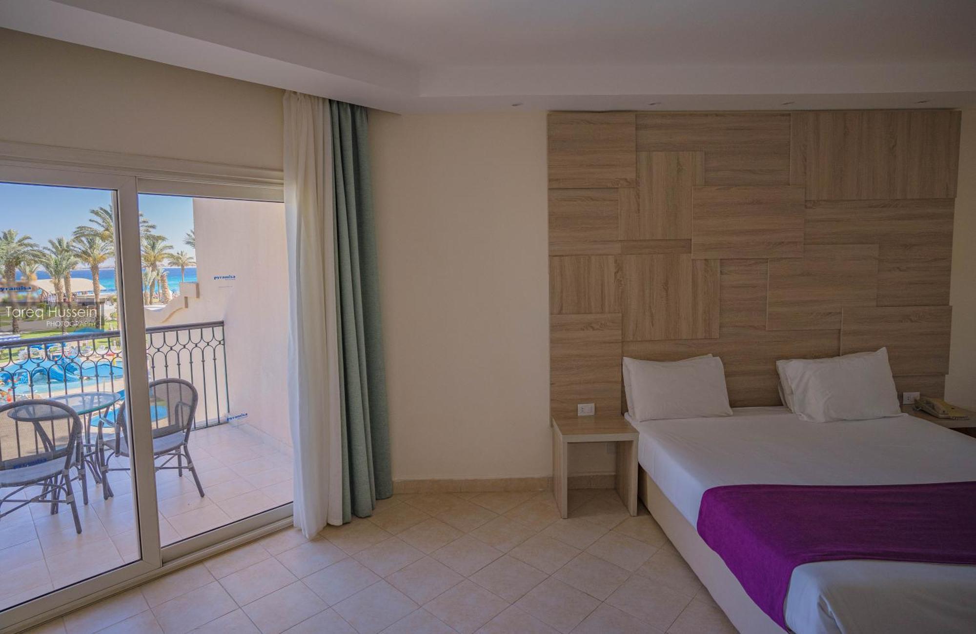 Chambre Supérieure - Vue sur Piscine ou Vue Latérale sur Mer