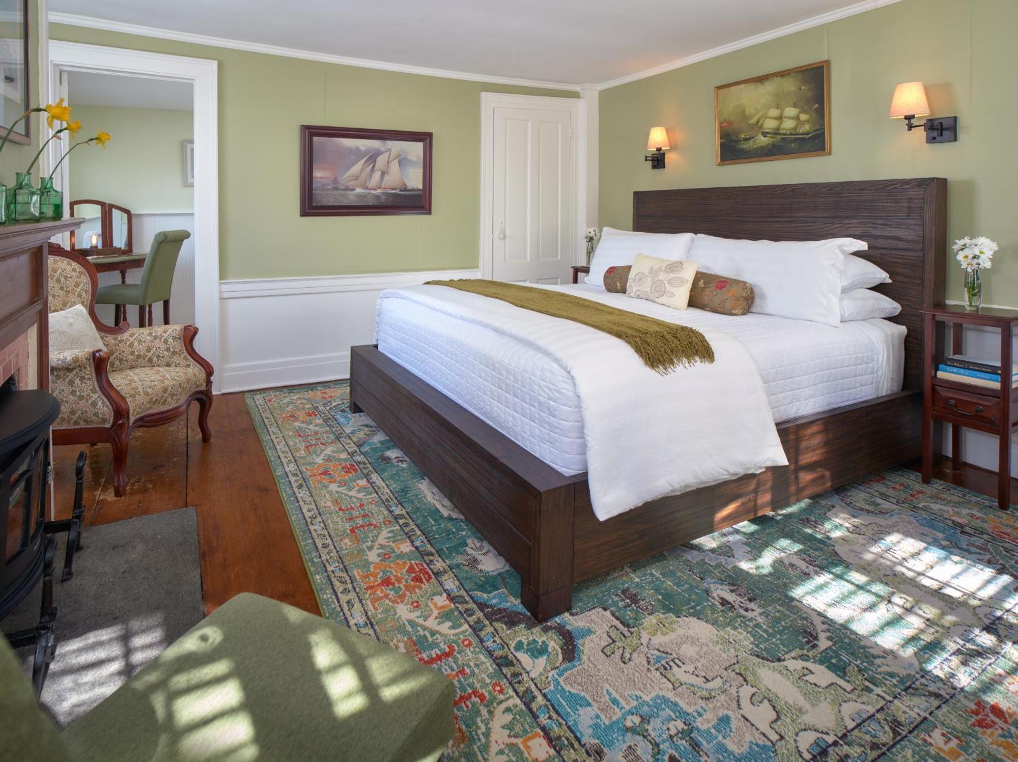 Deluxe King Room