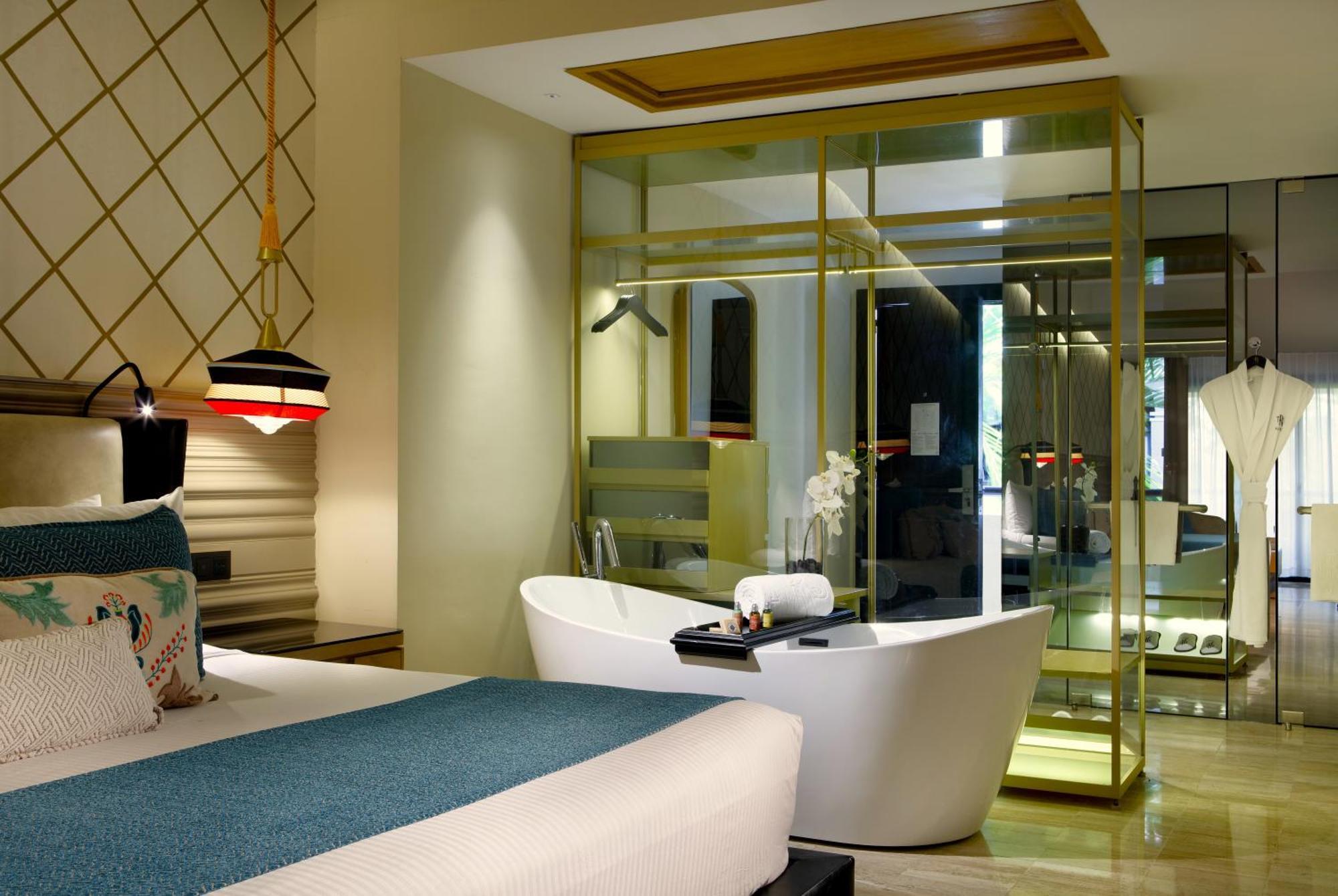 Suite Junior con vistas al mar - Junto a la piscina