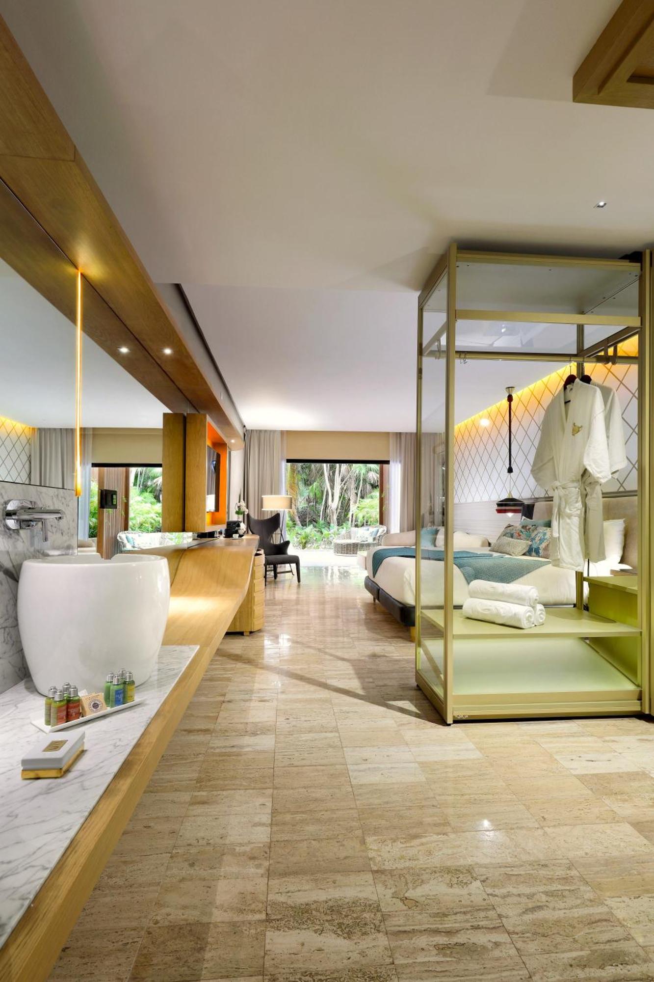 Suite Junior con piscina privada y vistas al jardín