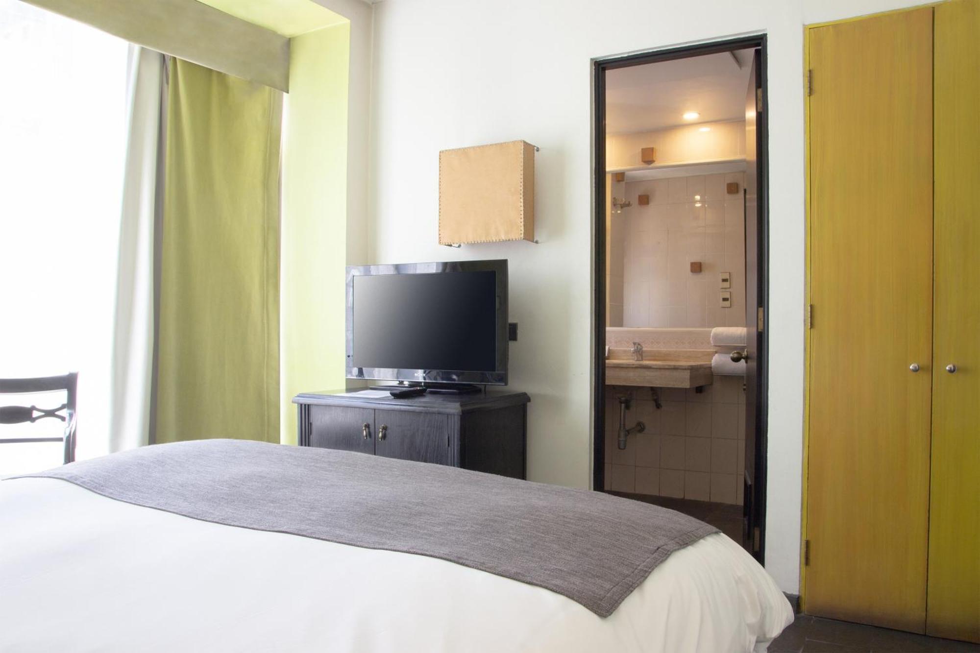 Small Double Room,1668056368:JPEG