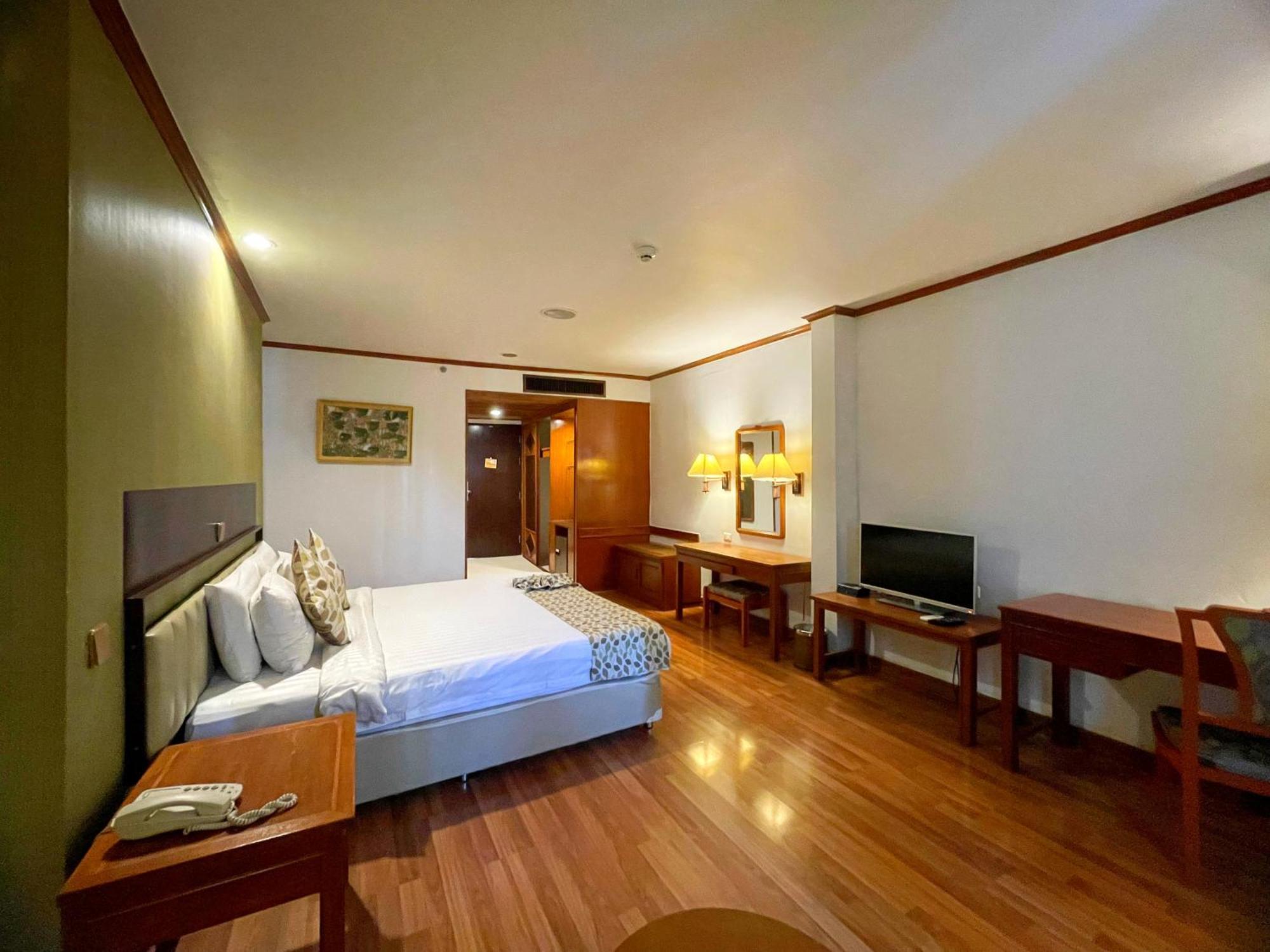 Deluxe King Room,1588104826:JPEG