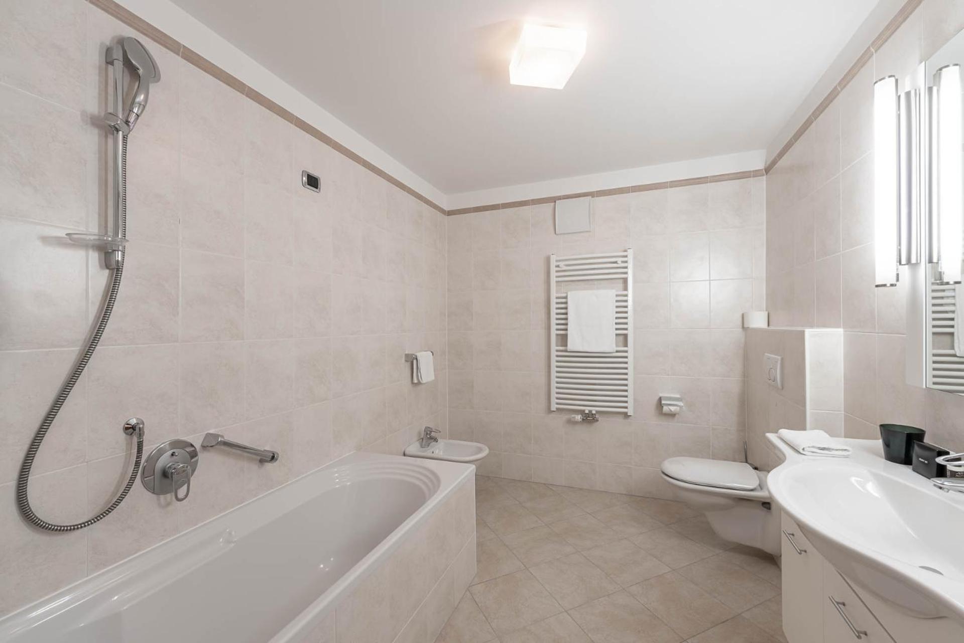 Large Single Room,1591238701:JPEG