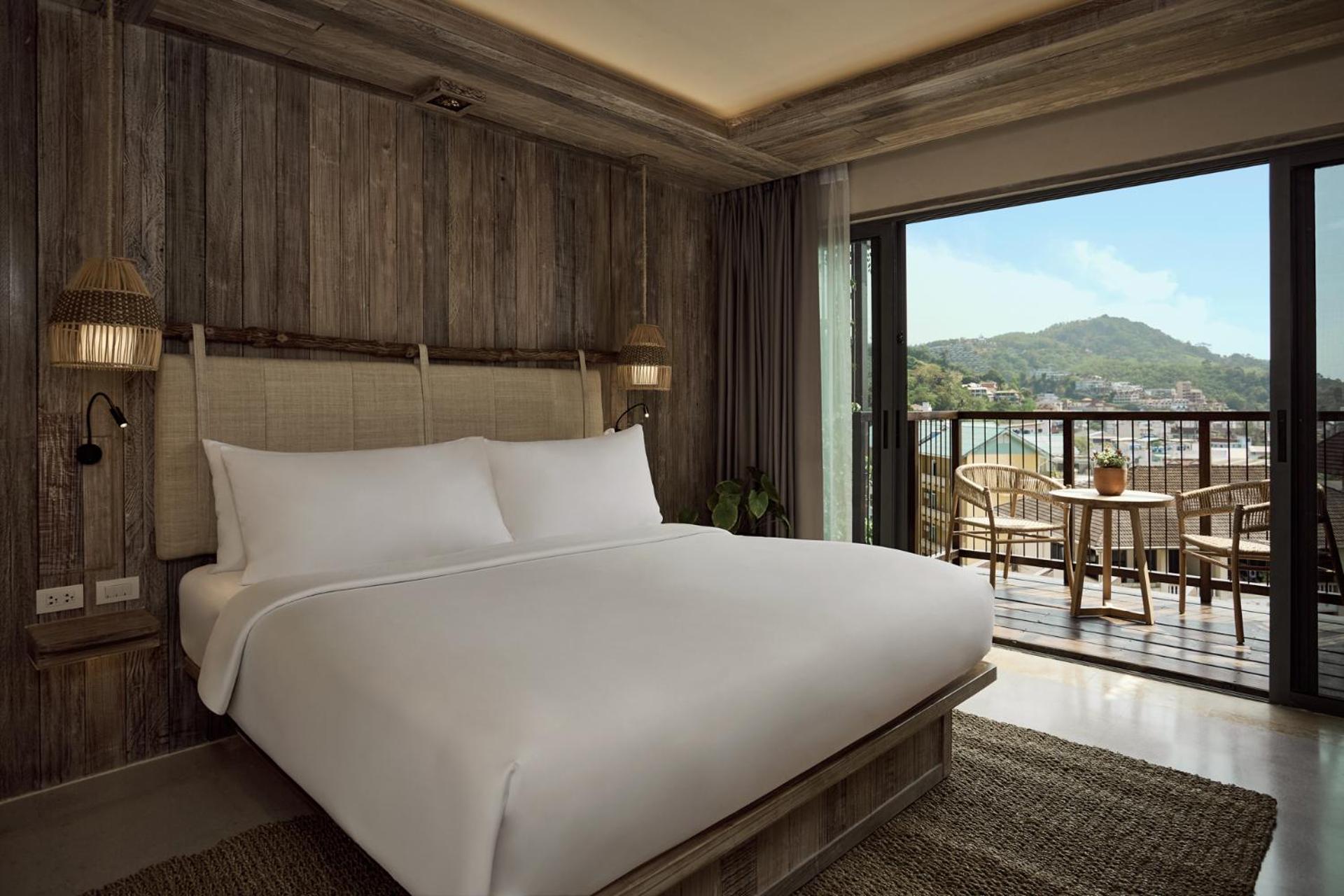Two-Bedroom Suite with One King, Two Twin Beds and Garden View