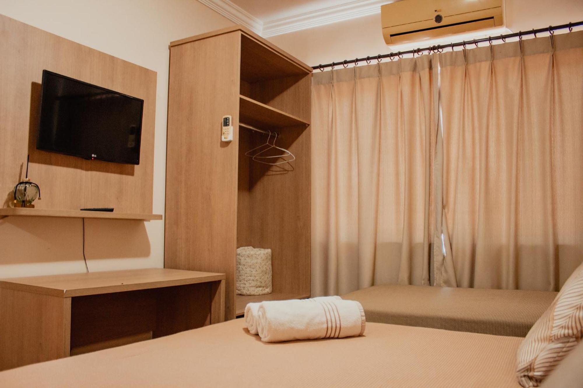 Quarto Triplo com Casa de Banho Privativa