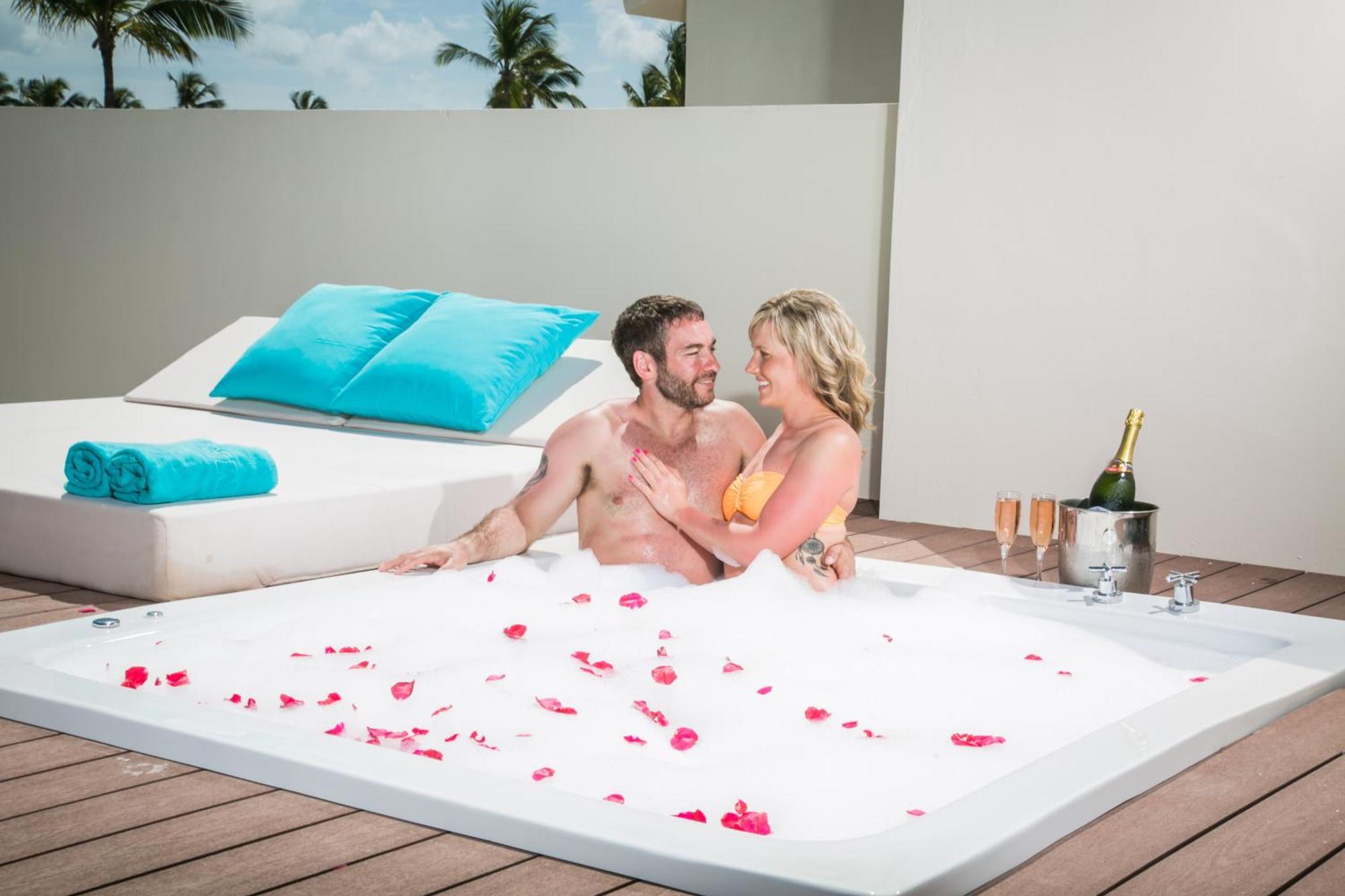 Suite Mirage Club con vistas al cielo, bañera de hidromasaje exterior en la azotea y WiFi gratuita - Solo para adultos mayores de 18 años