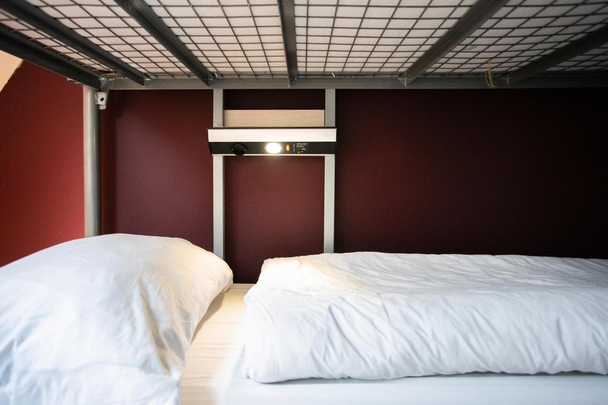 Bed op een Vrouwenslaapzaal met 6 Bedden