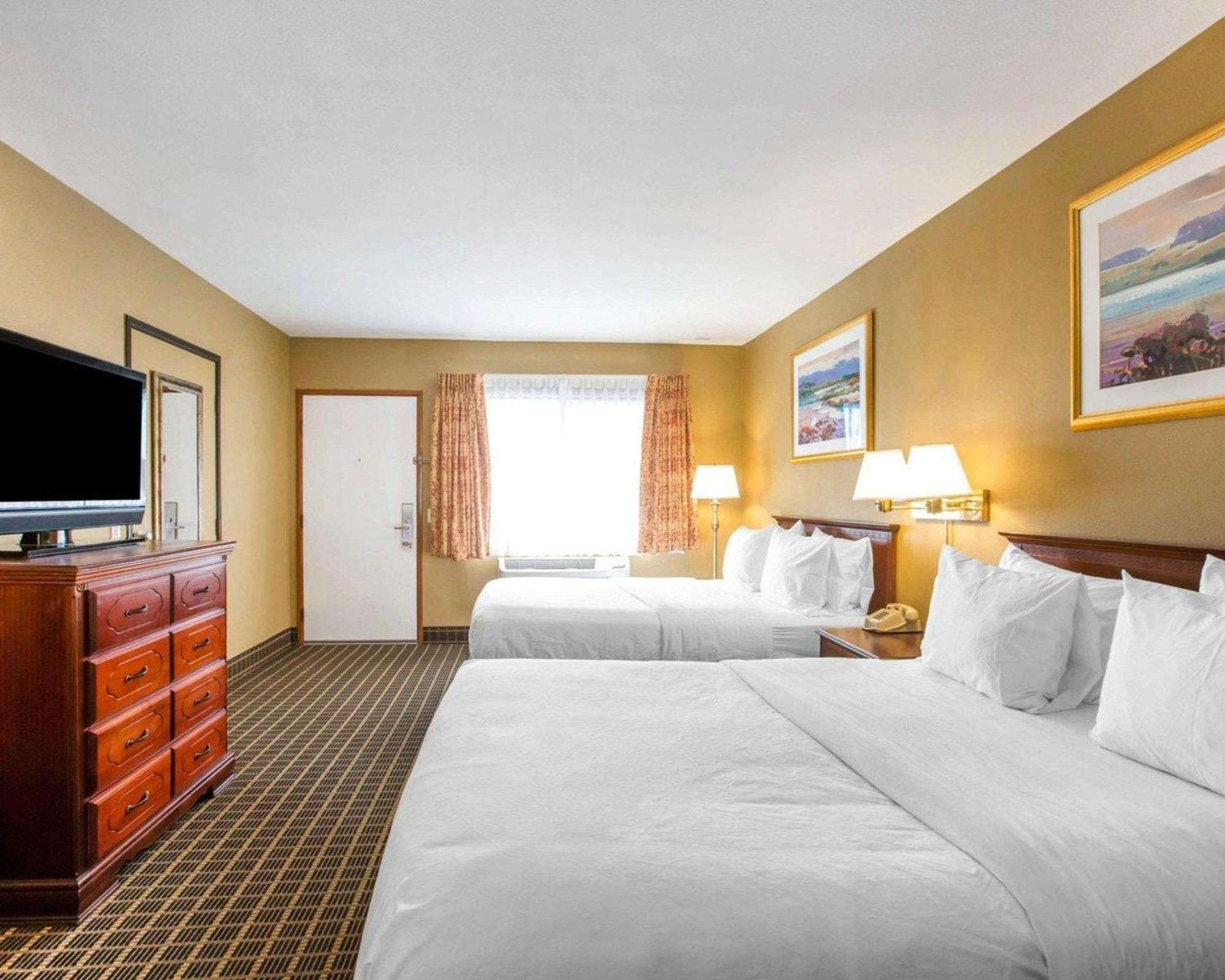 Queen Room with Two Queen Beds - Non-Smoking