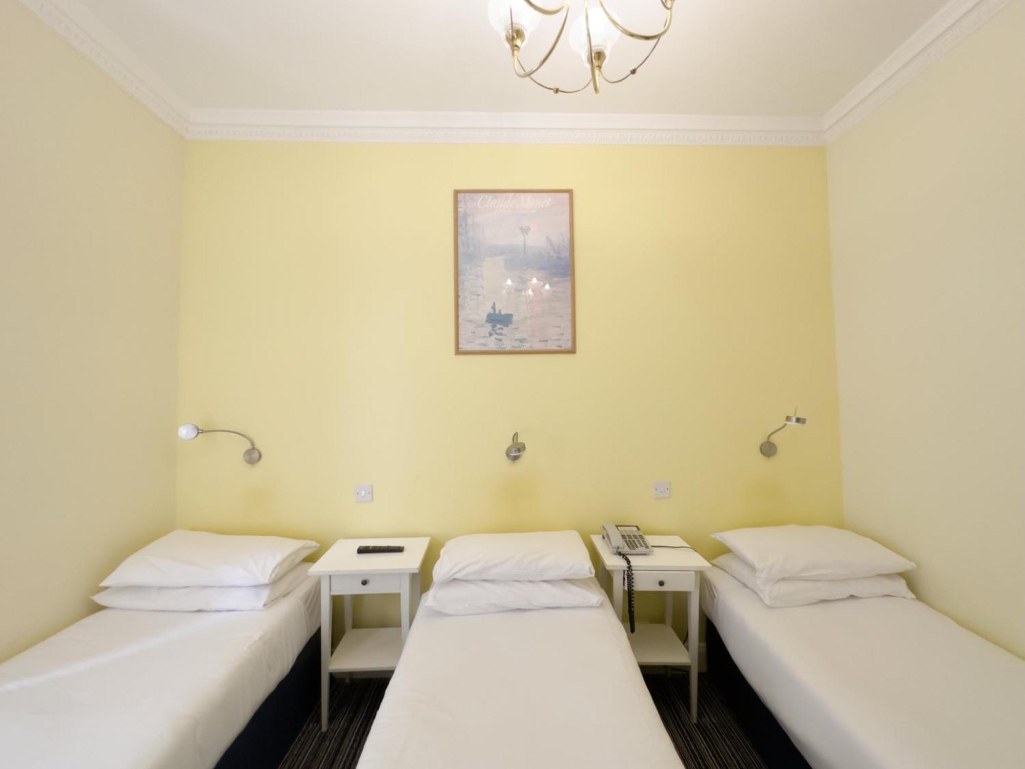 Chambre Triple avec Salle de Bains Privative
