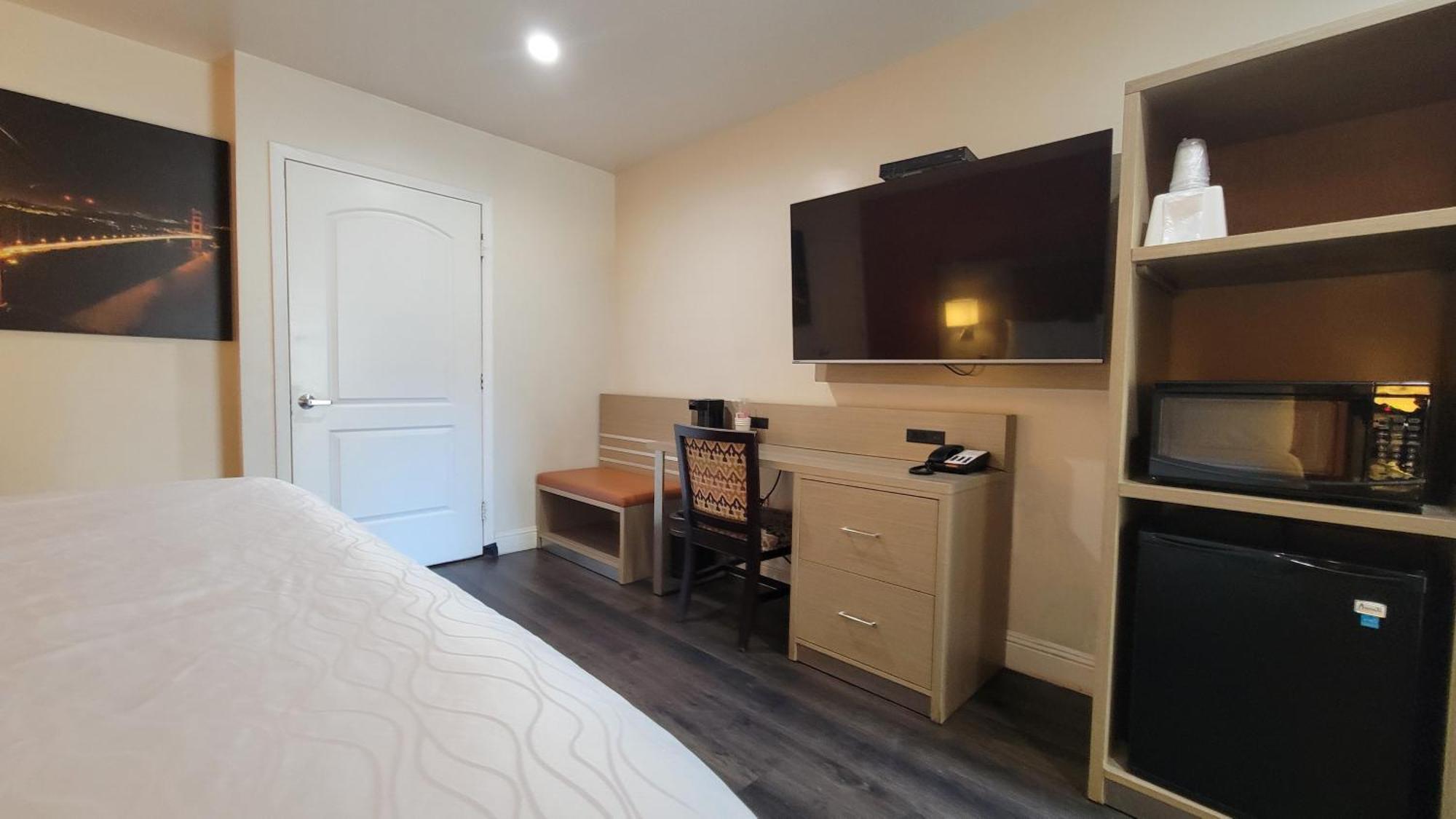 Chambre Lit King-Size - Accessible aux Personnes à Mobilité Réduite
