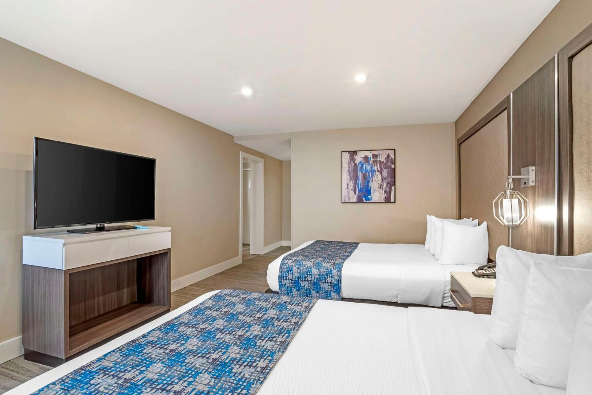 Queen Suite with Two Queen Beds