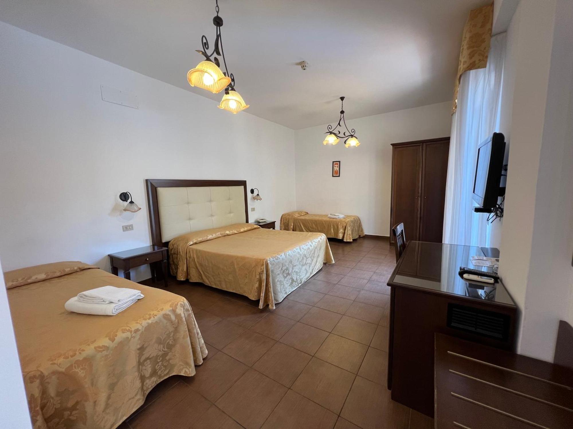 Vierbettzimmer mit Poolview