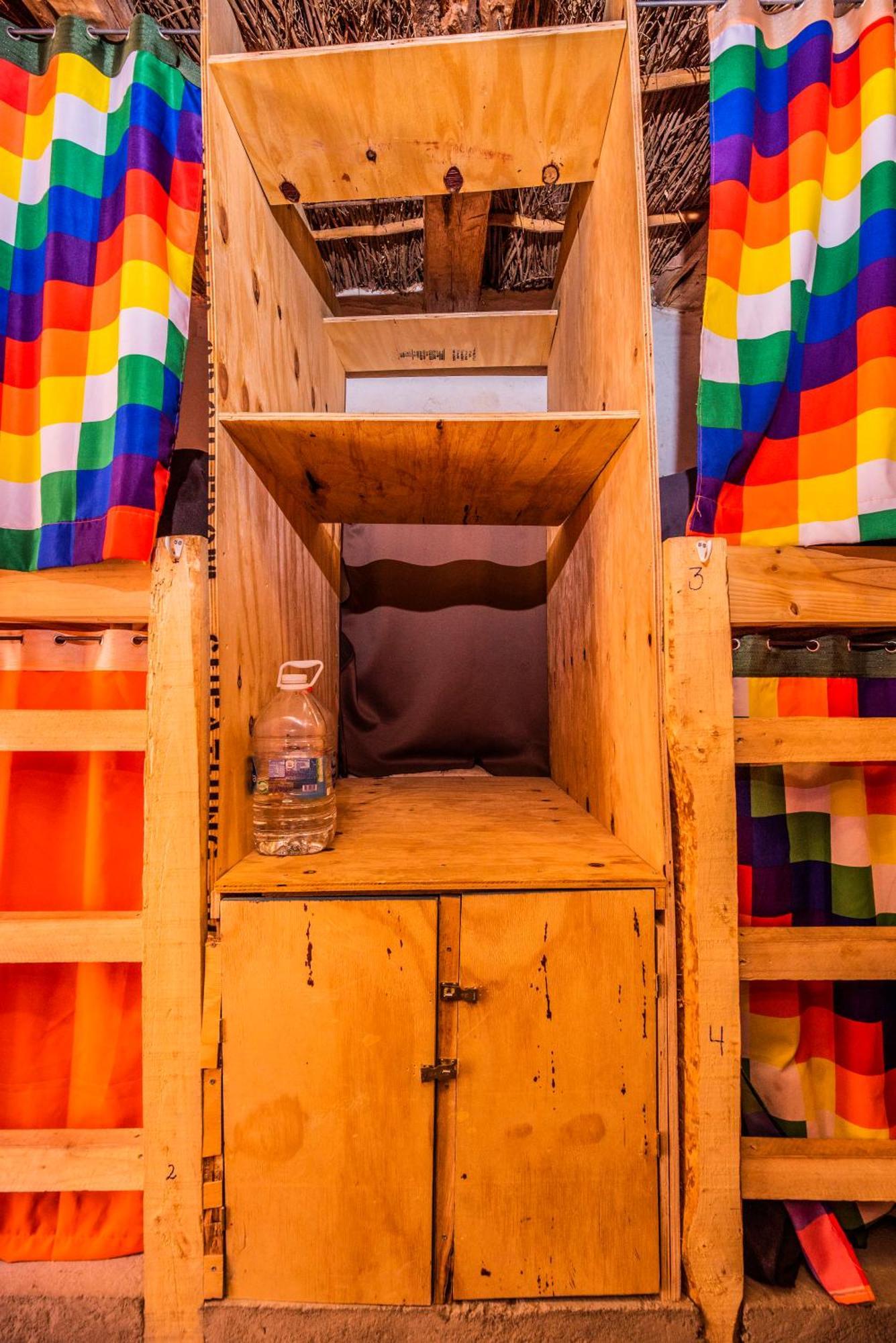 Cama em Dormitório Misto com 8 Camas