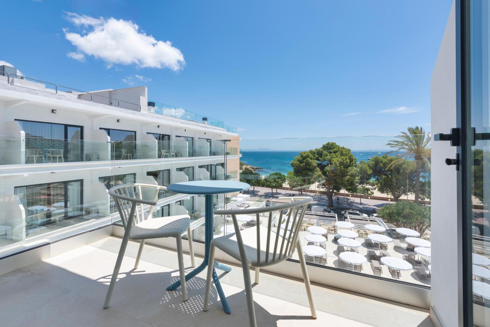Habitación Familiar con vistas al mar (2 adultos + 2 niños)