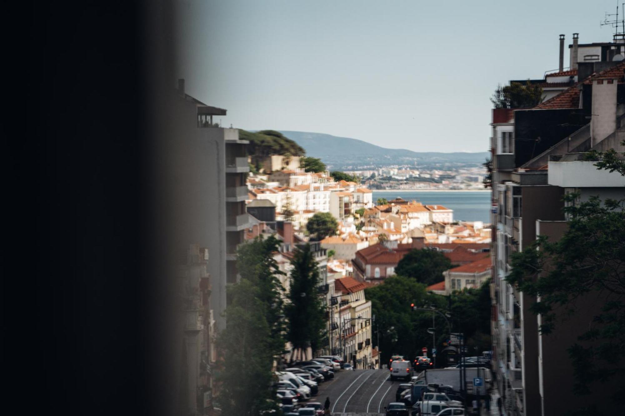 Quarto Superior com 2 Camas de Solteiro Vista da Cidade