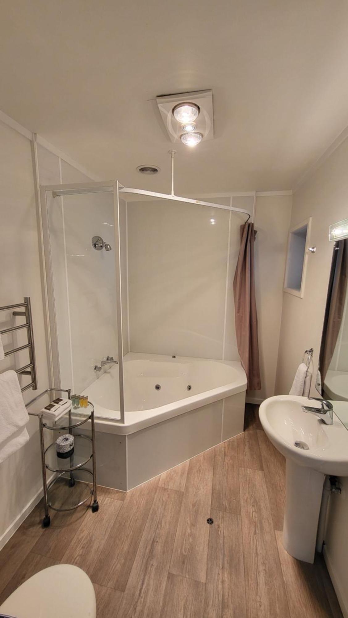 Studio Unit with Spa Bath