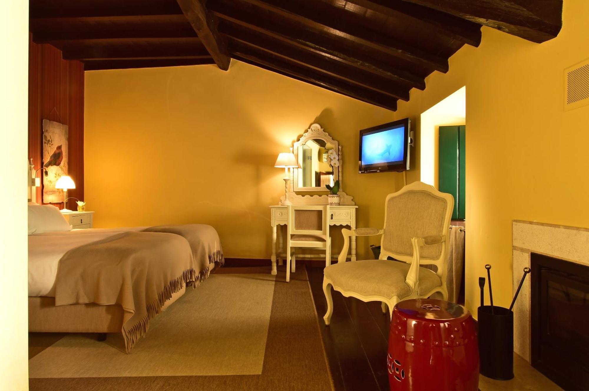 Quarto Superior com Cama de Casal ou 2 de Solteiro