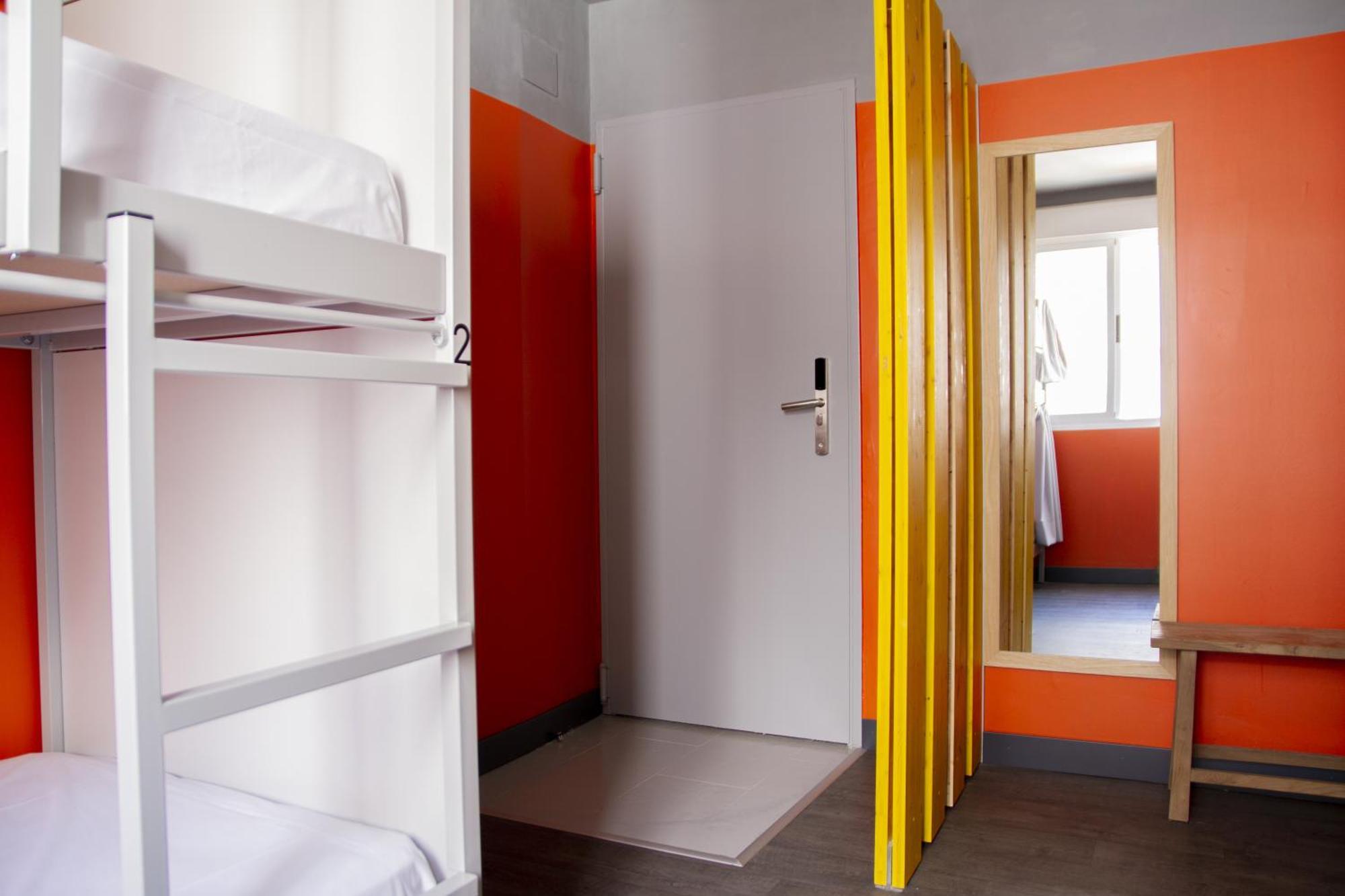 Bed in een Gemengde Slaapzaal met 4 Bedden en Eigen Badkamer