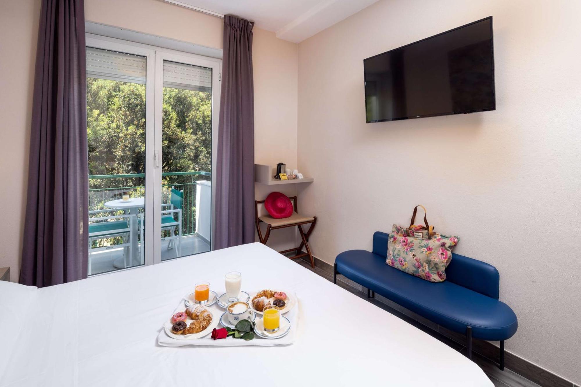 Chambre Lit Queen-Size avec Balcon - Vue sur Jardin