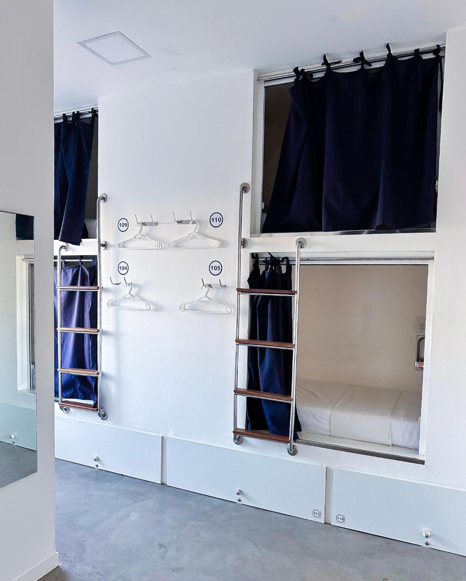Cama em Dormitório Feminino com 10 Camas