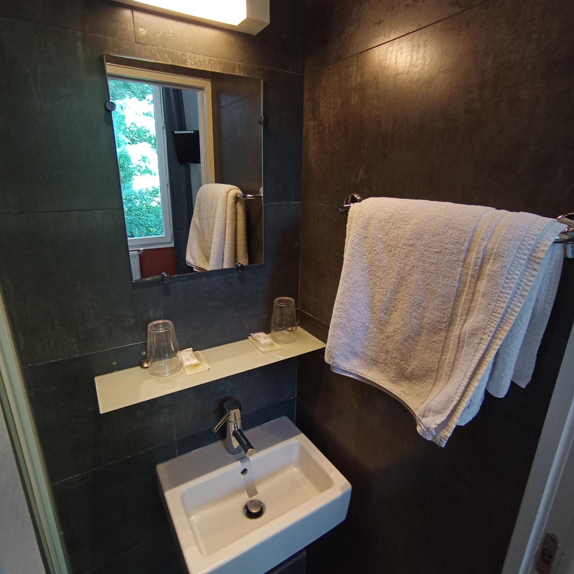 Chambre Double avec Salle de Bains Commune