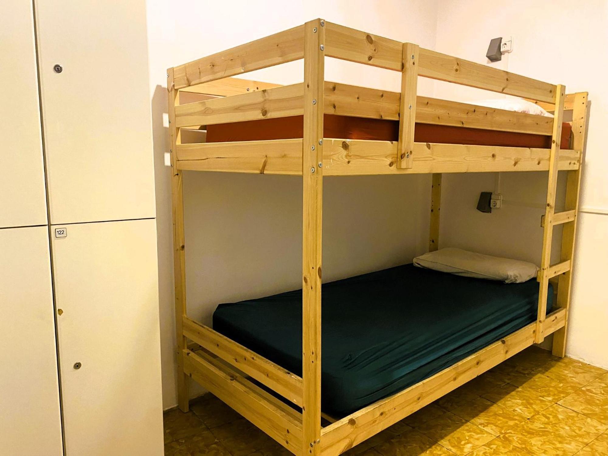 Cama individual en habitación compartida