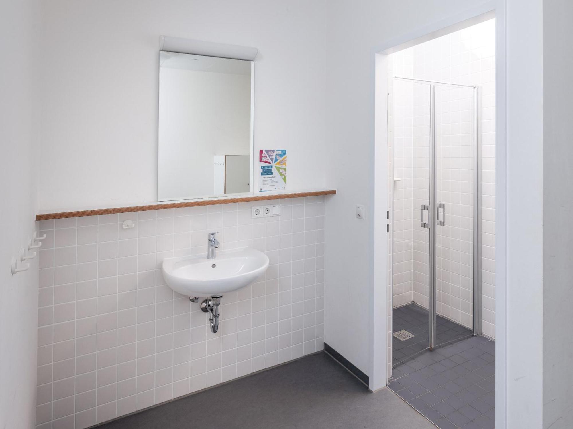 Single Room Bathroom,1600725243:JPEG