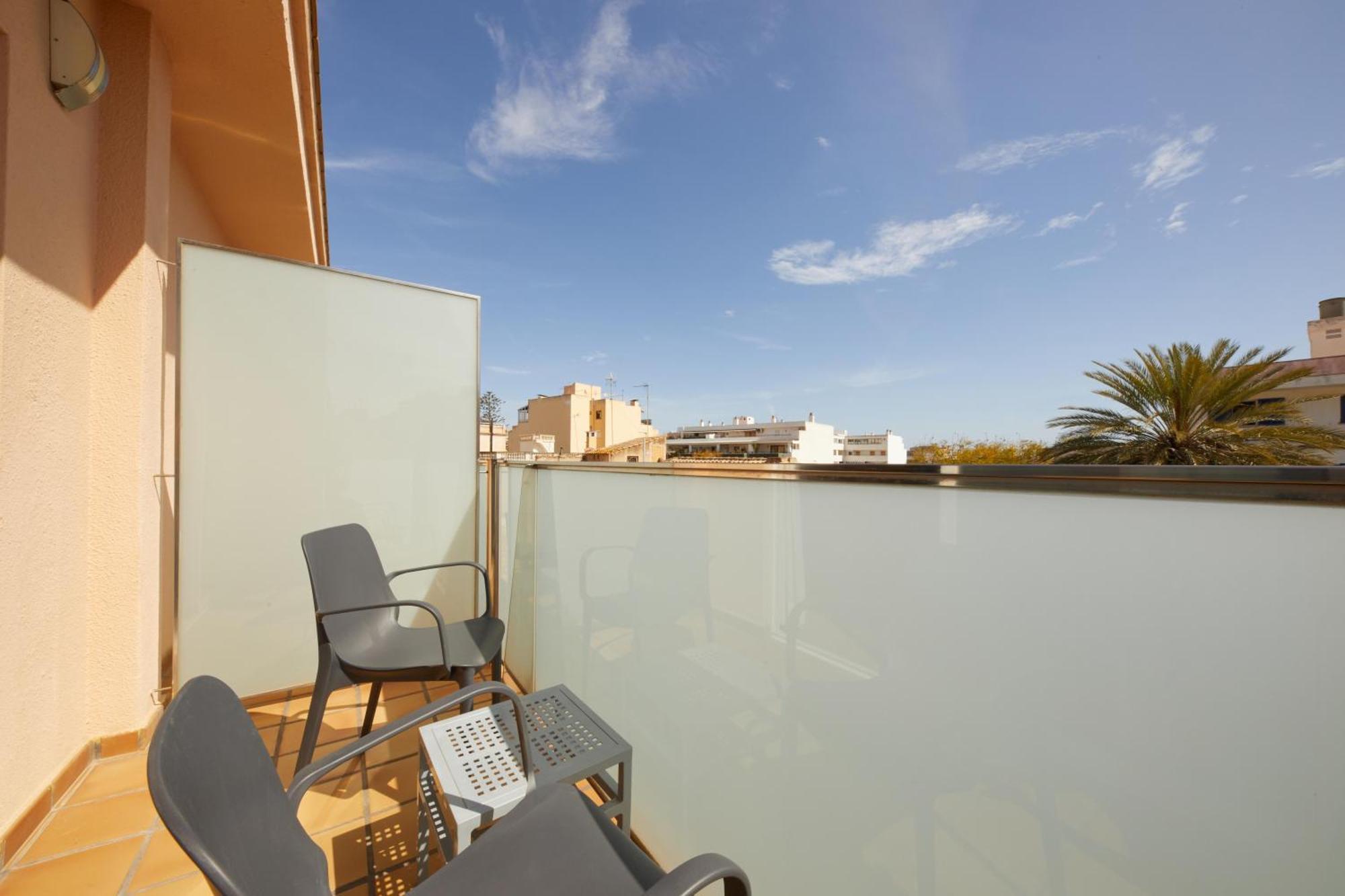 Dreibettzimmer mit Balkon