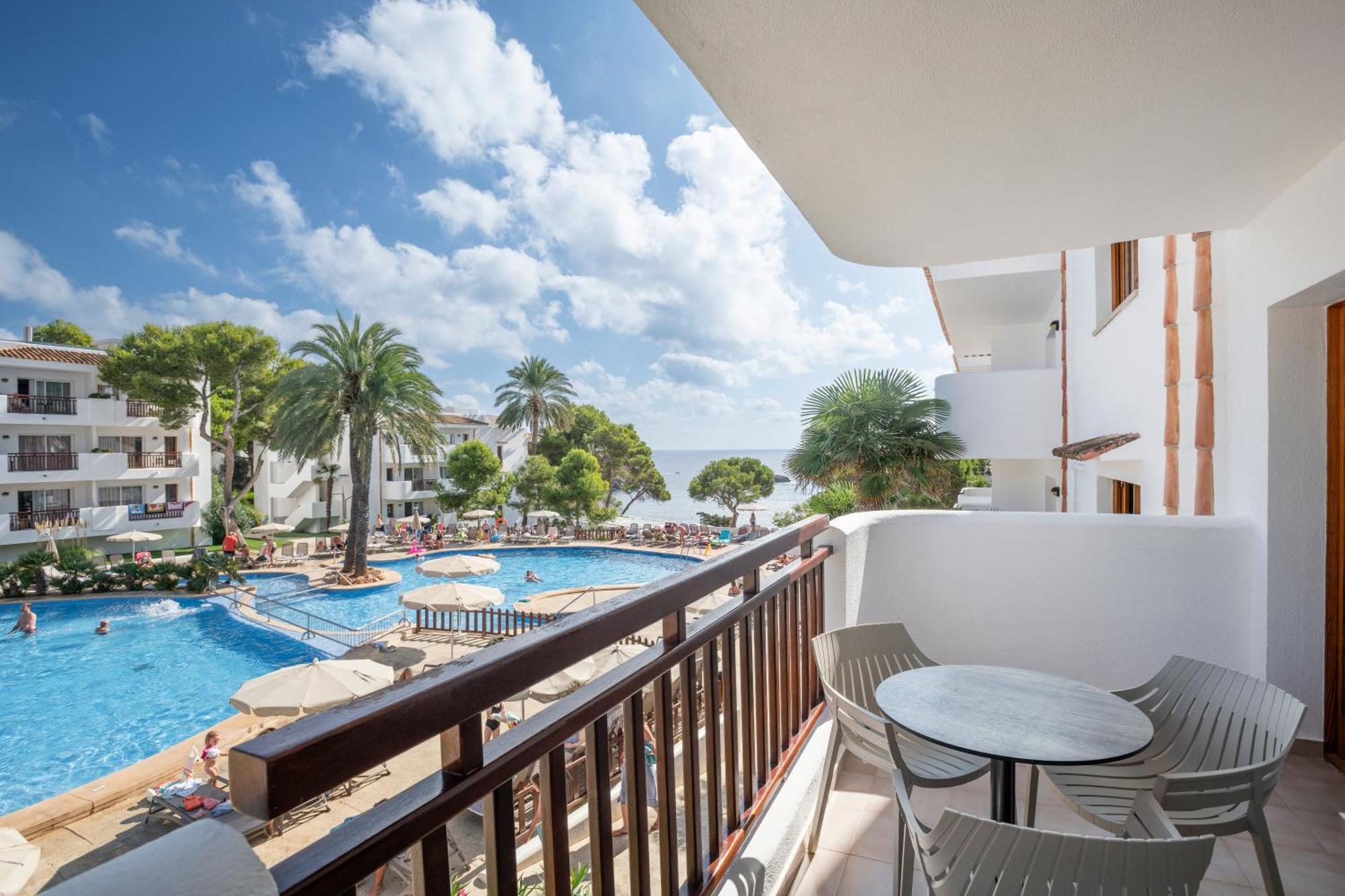 Premium Studio mit Poolblick
