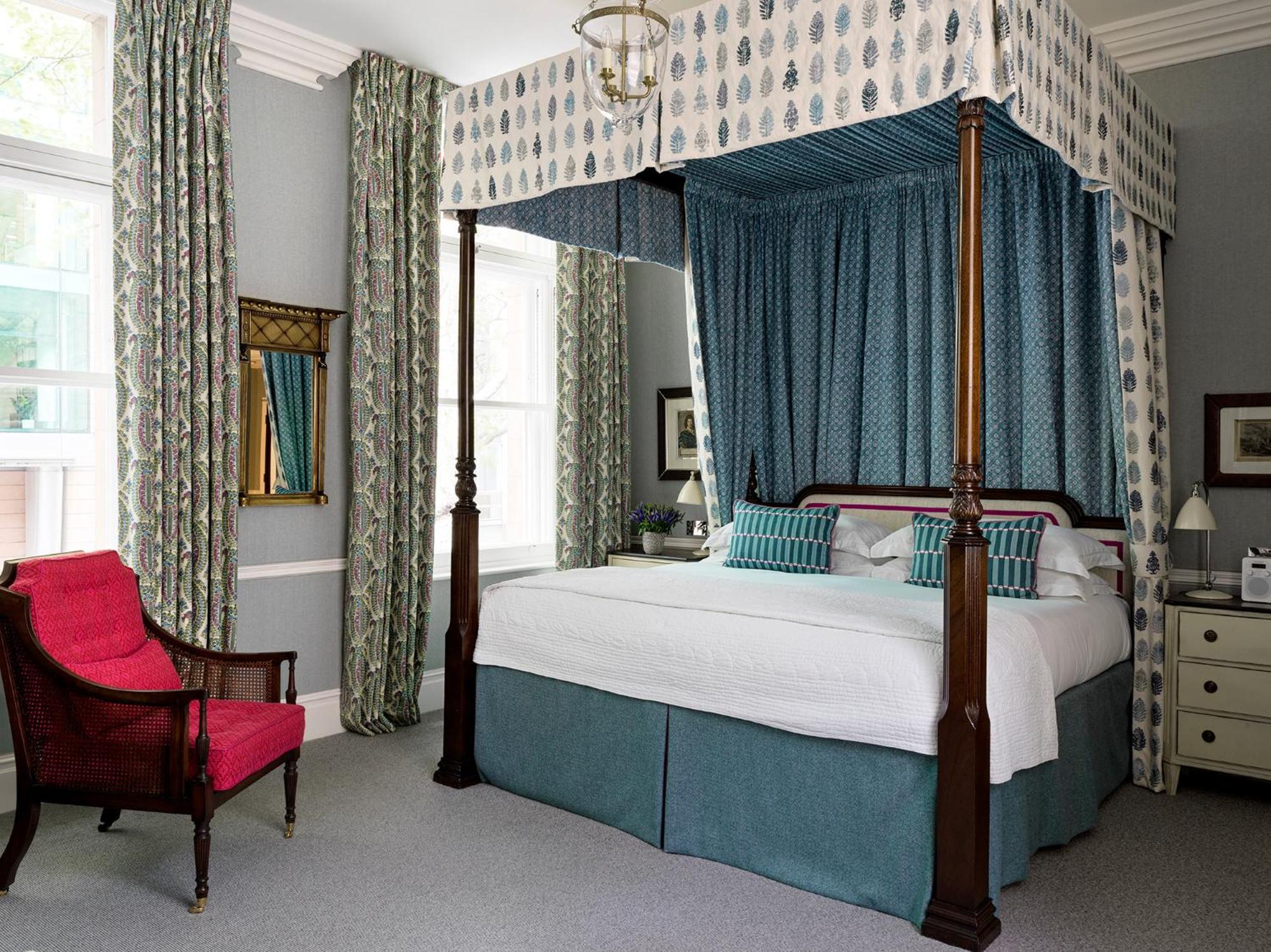 Doppelzimmer mit Himmelbett