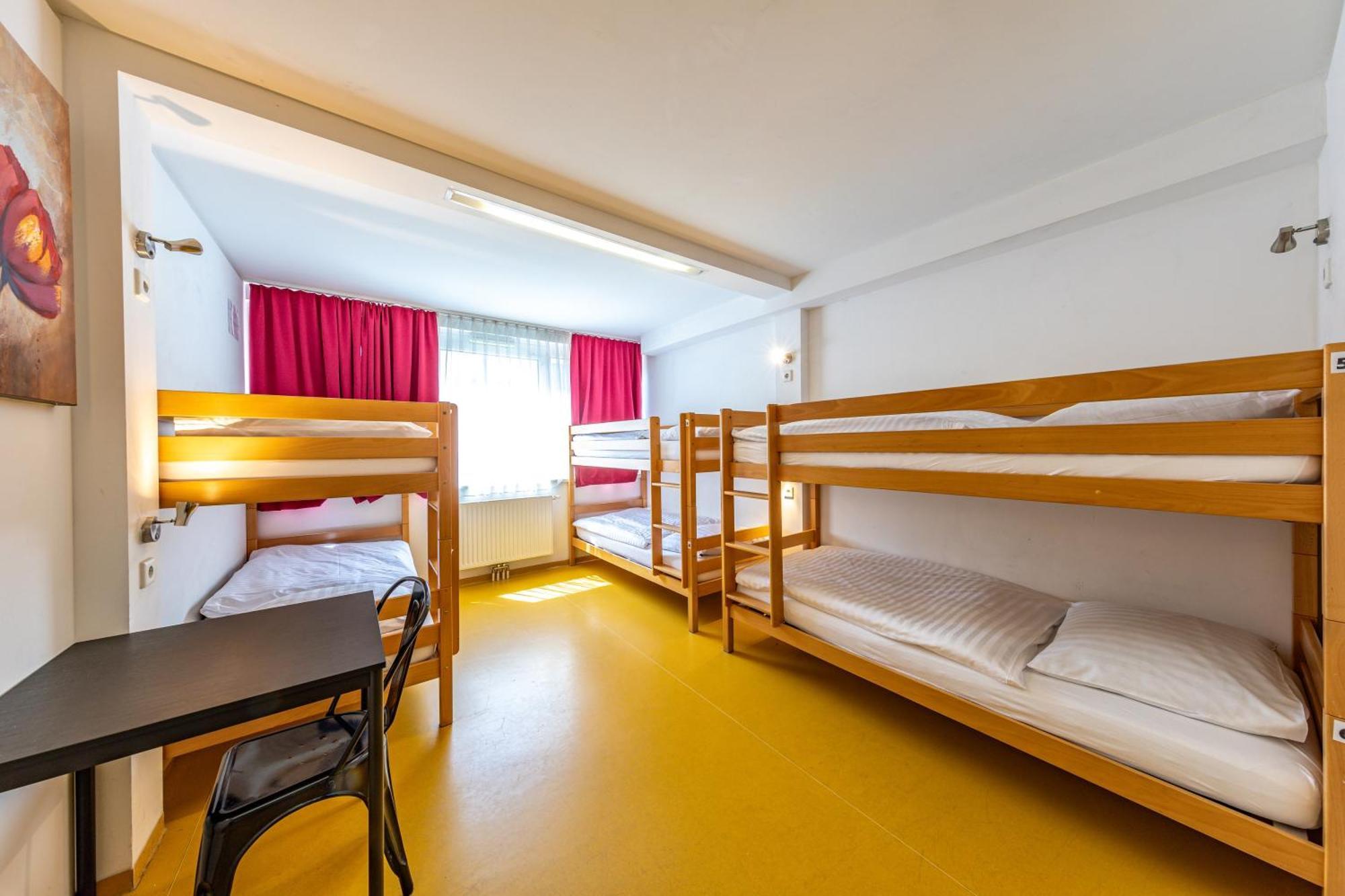 Einzelbett im Schlafsaal mit 6 Betten