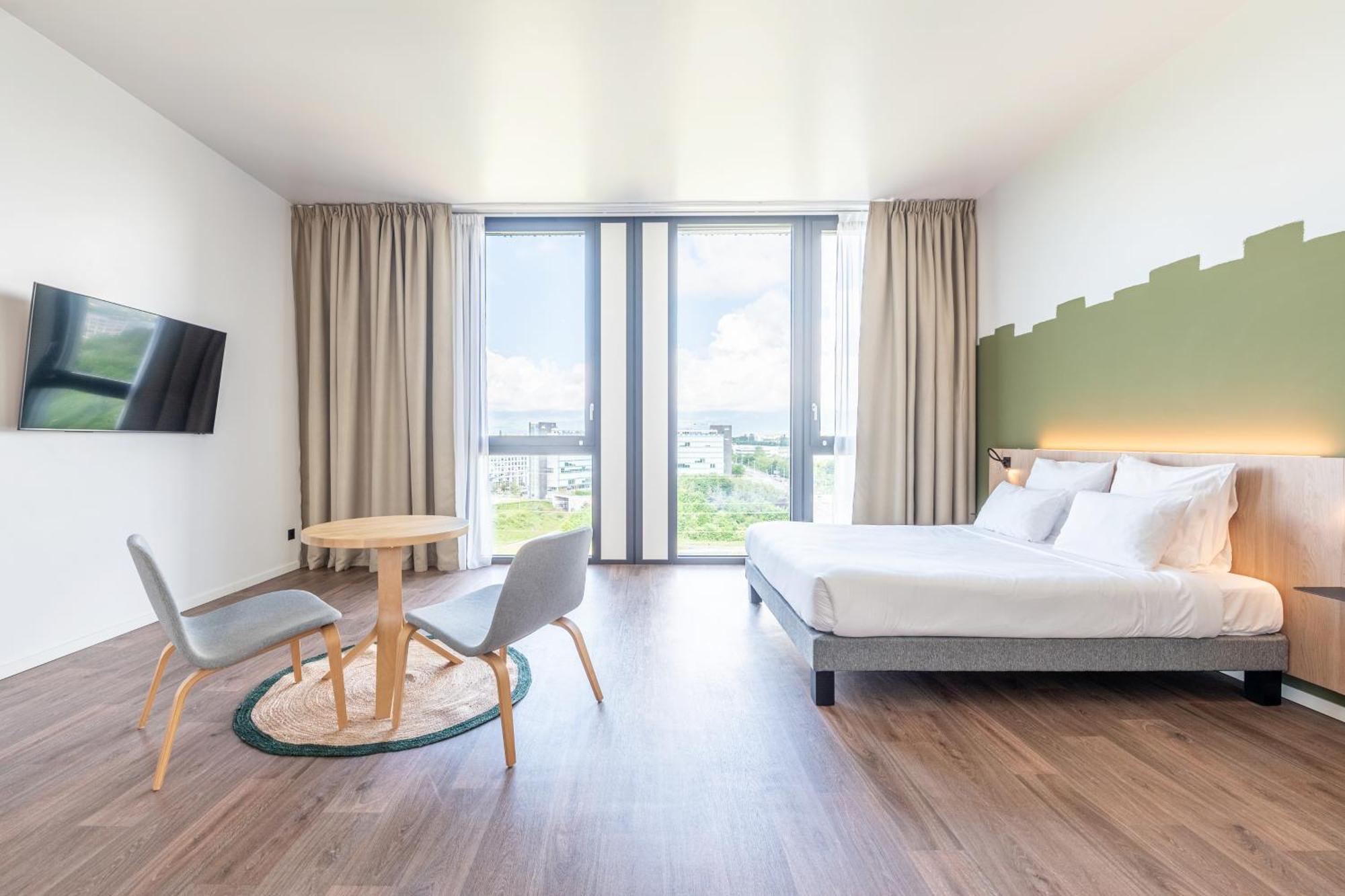 Chambre Quadruple - Accessible aux Personnes à Mobilité Réduite