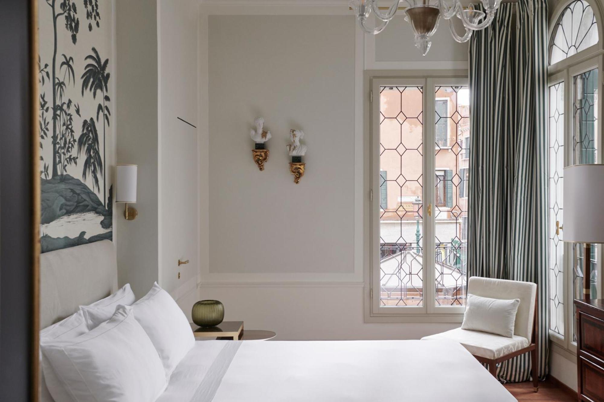 Suite with Balcony and Canal View,1756403727:JPEG