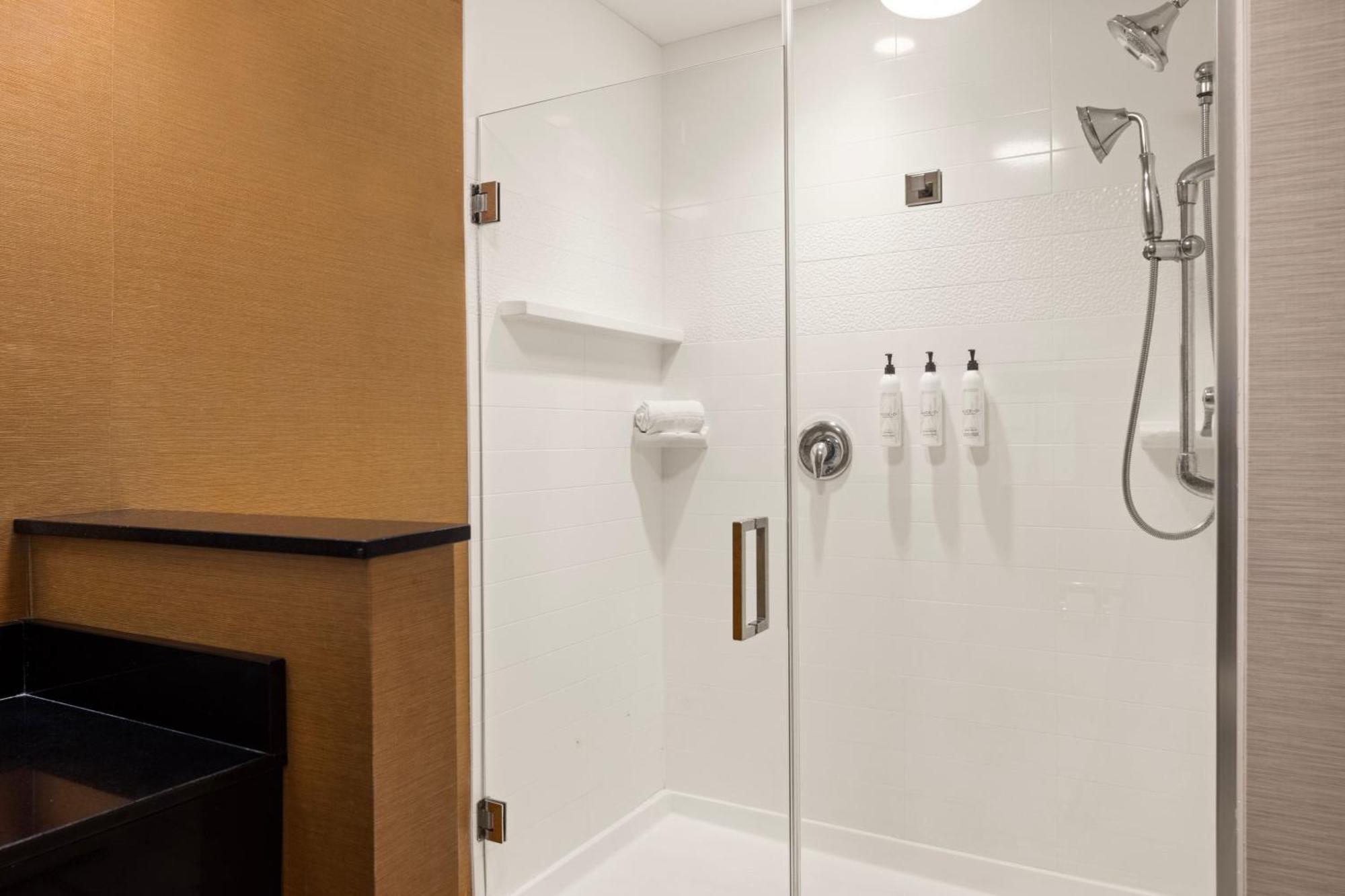 Queen Room with Two Queen Beds and Roll-In Shower - Mobility Access