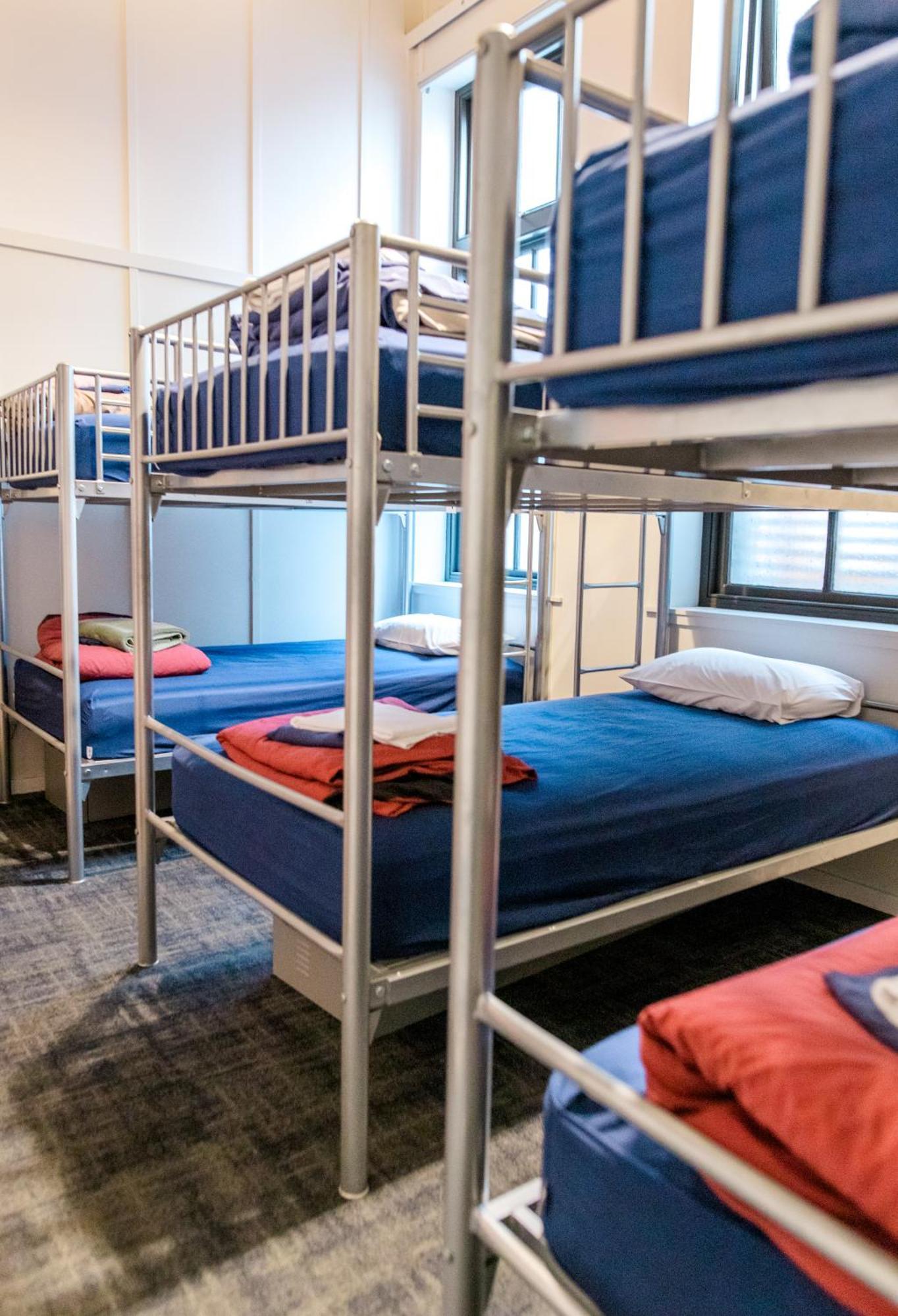Eenpersoonsbed in een Gemengde Slaapzaal met 6 Bedden