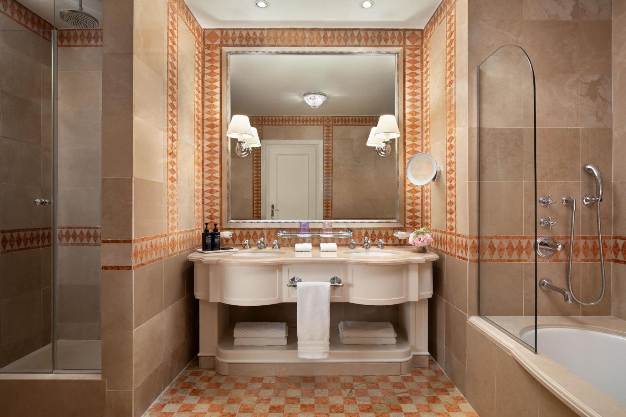 Quarto Duplo Premium Arno com Vista Rio Arno