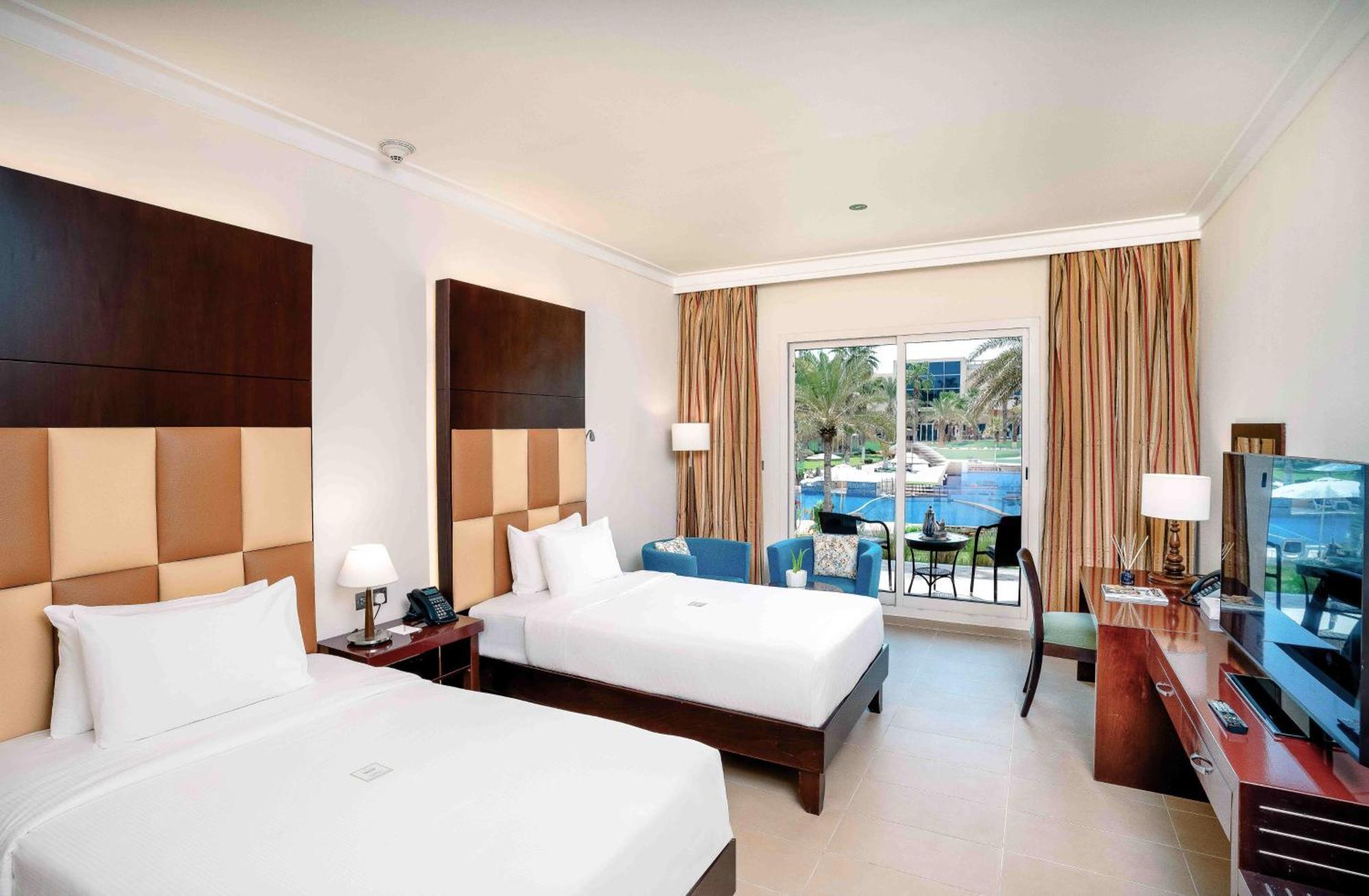 Deluxe Room Pool View with One King Bed,1609309261:JPEG
