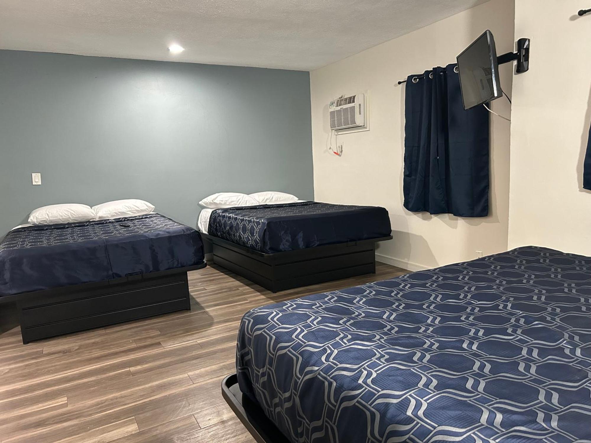 Quarto com Cama de Casal ou 2 de Solteiro