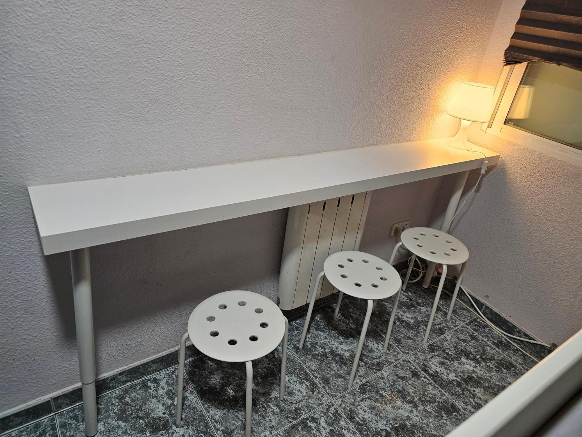 Cama en habitación compartida con 4 camas