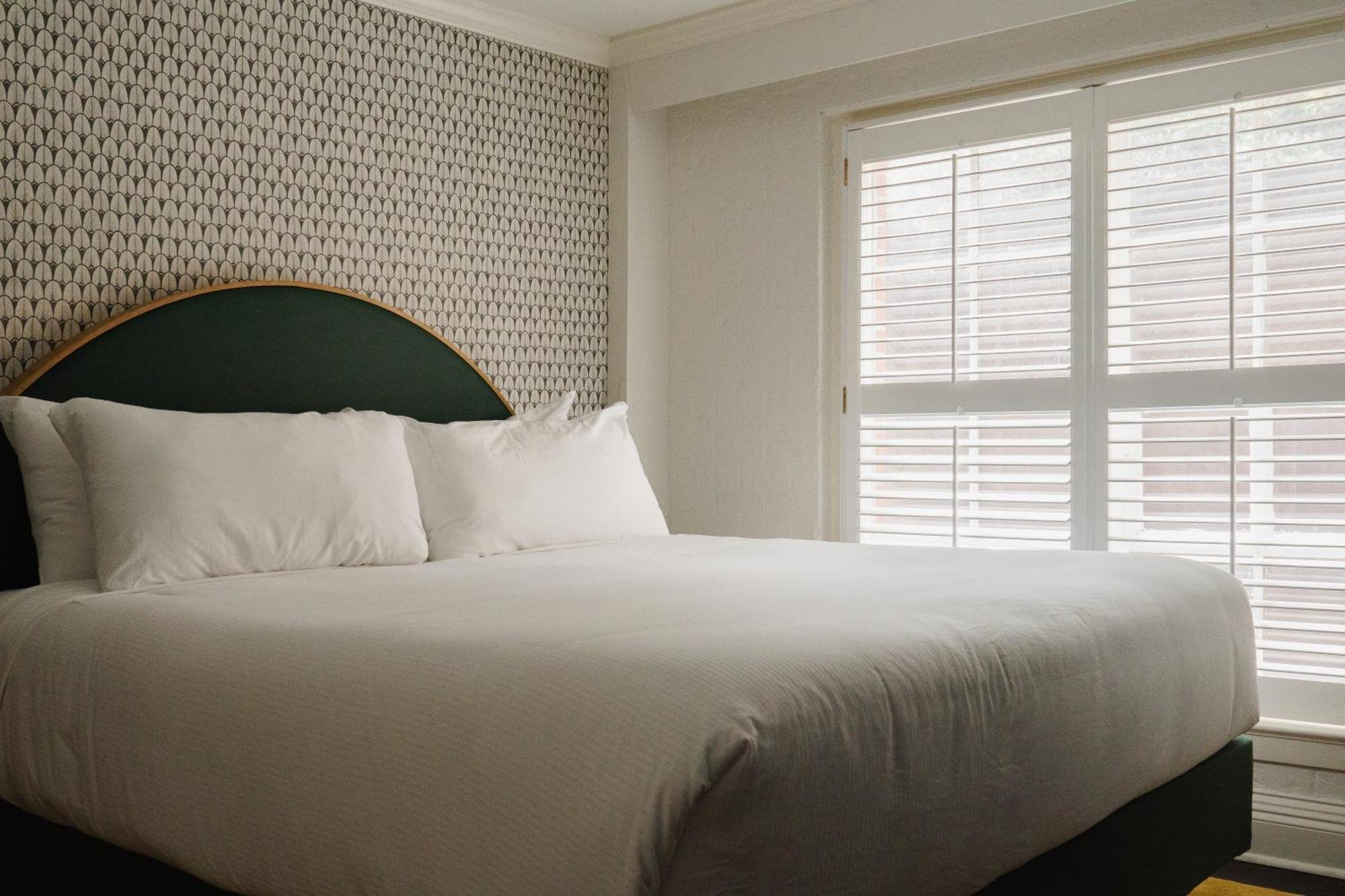 Standard Zimmer mit Kingsize-Bett