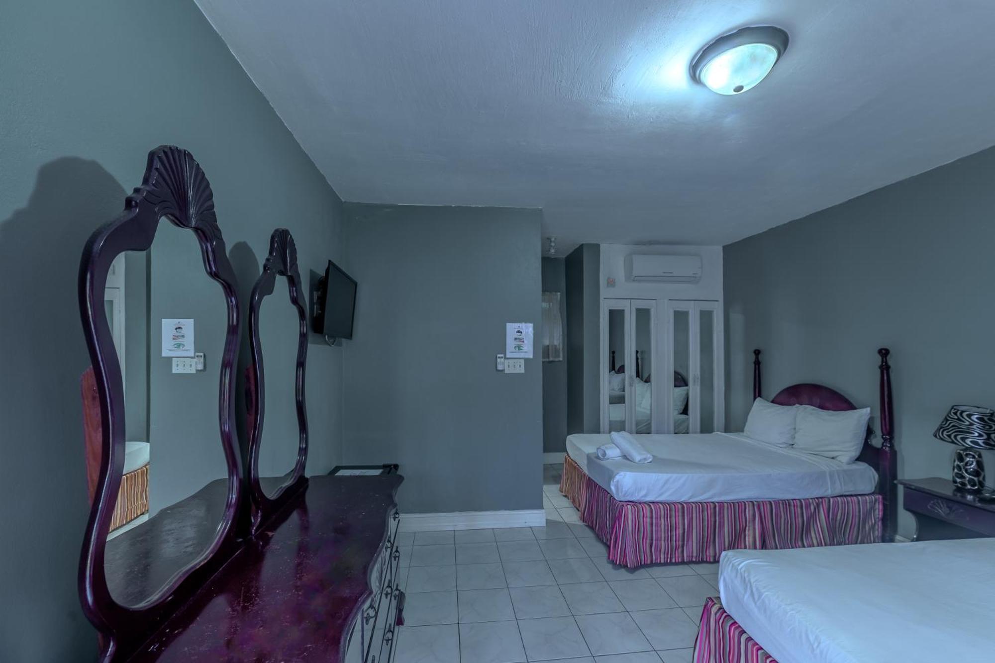 Deluxe Room,1615421957:JPEG