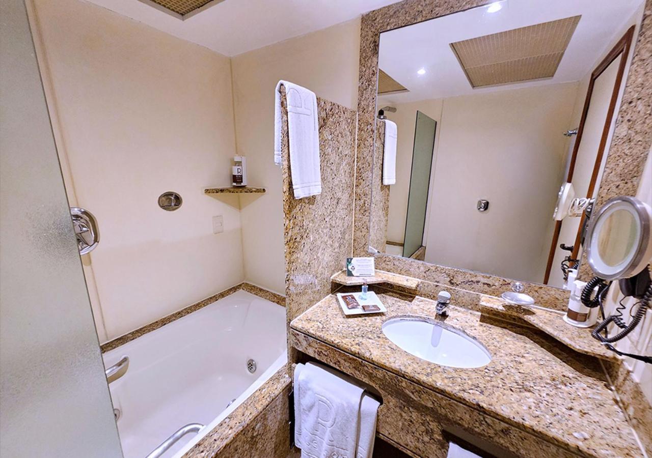 Quarto Triplo Luxo com 3 Camas de Solteiro