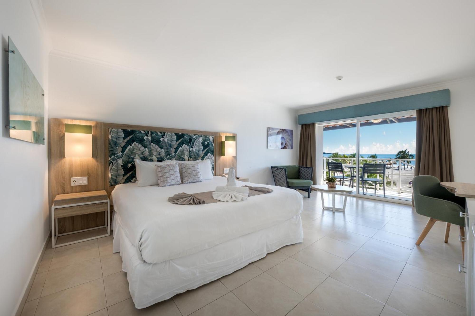 Quarto com Cama King-size e Vista do Mar