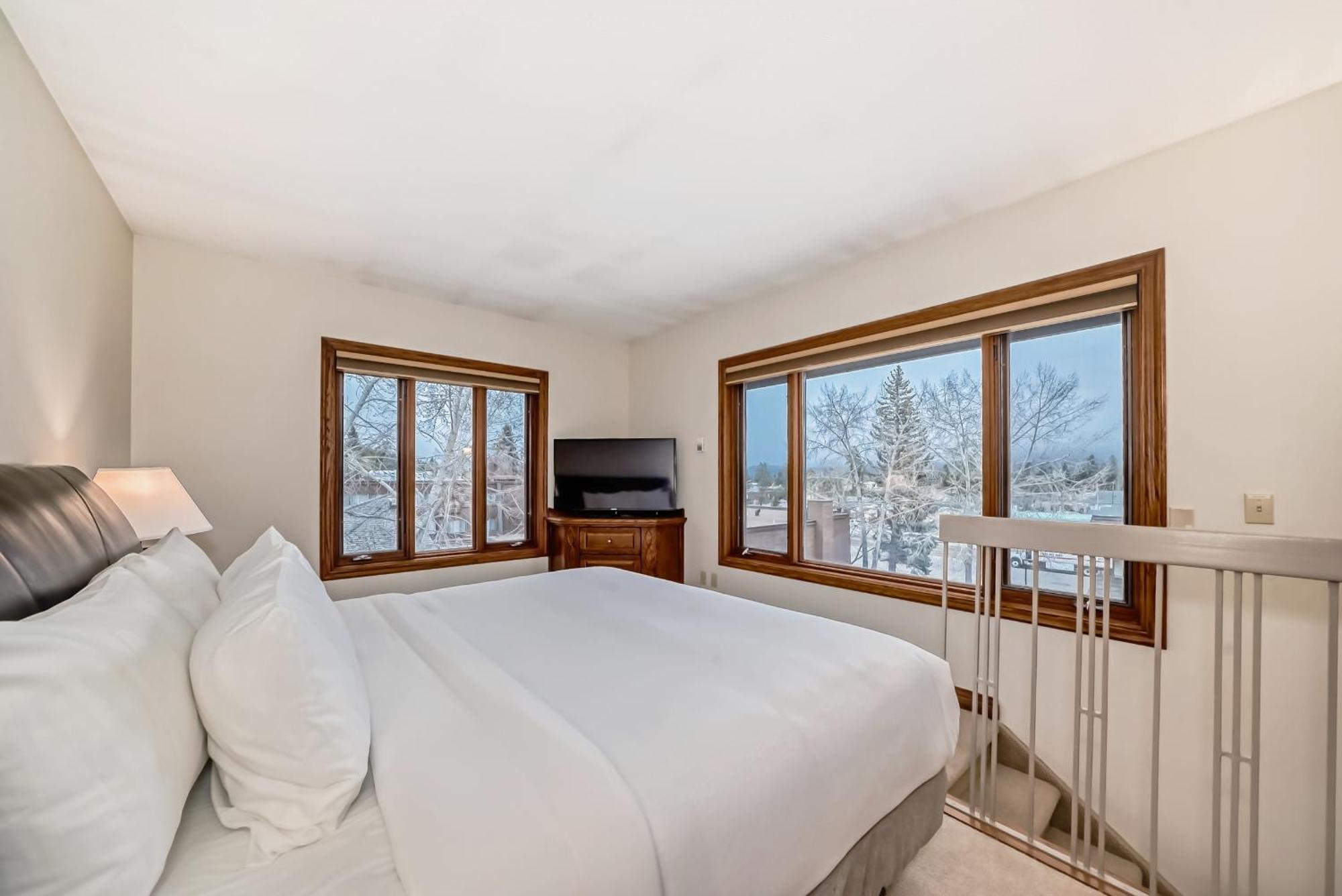 Suite met Kingsize Bed en Uitzicht op de Bergen - Rookvrij